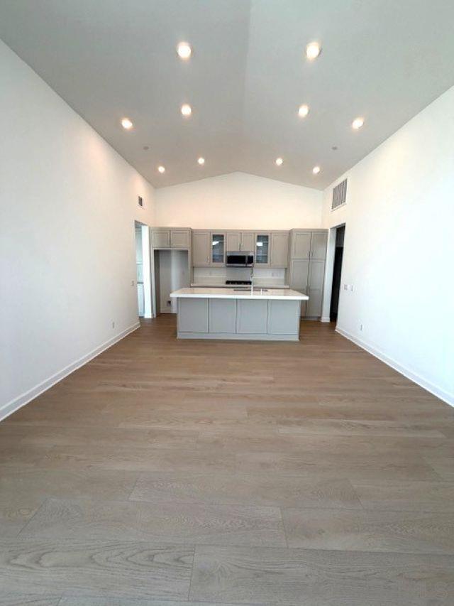 Detail Gallery Image 9 of 38 For 12482  Miranda Way, San Diego,  CA 92129 - 2 Beds | 2 Baths