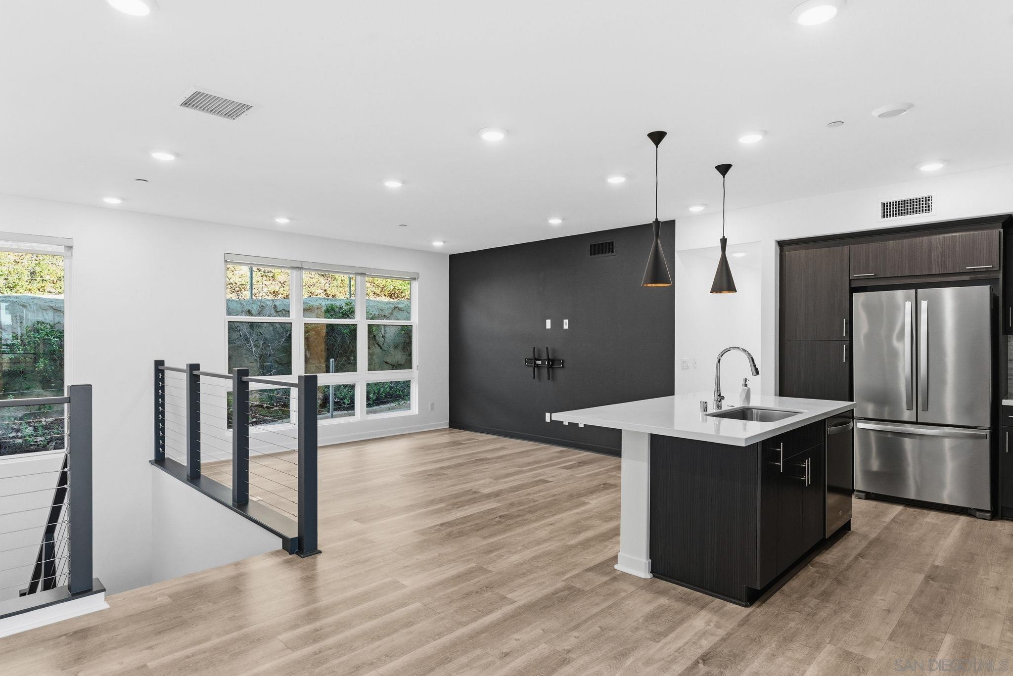 Detail Gallery Image 2 of 29 For 2838  via Alta Pl, San Diego,  CA 92108 - 3 Beds | 3 Baths