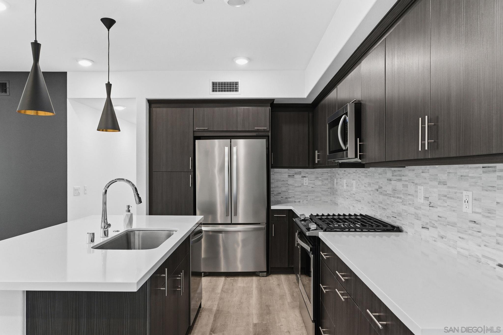 Detail Gallery Image 3 of 29 For 2838  via Alta Pl, San Diego,  CA 92108 - 3 Beds | 3 Baths