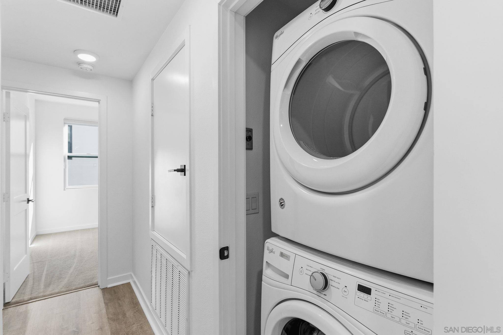 Detail Gallery Image 21 of 29 For 2838  via Alta Pl, San Diego,  CA 92108 - 3 Beds | 3 Baths