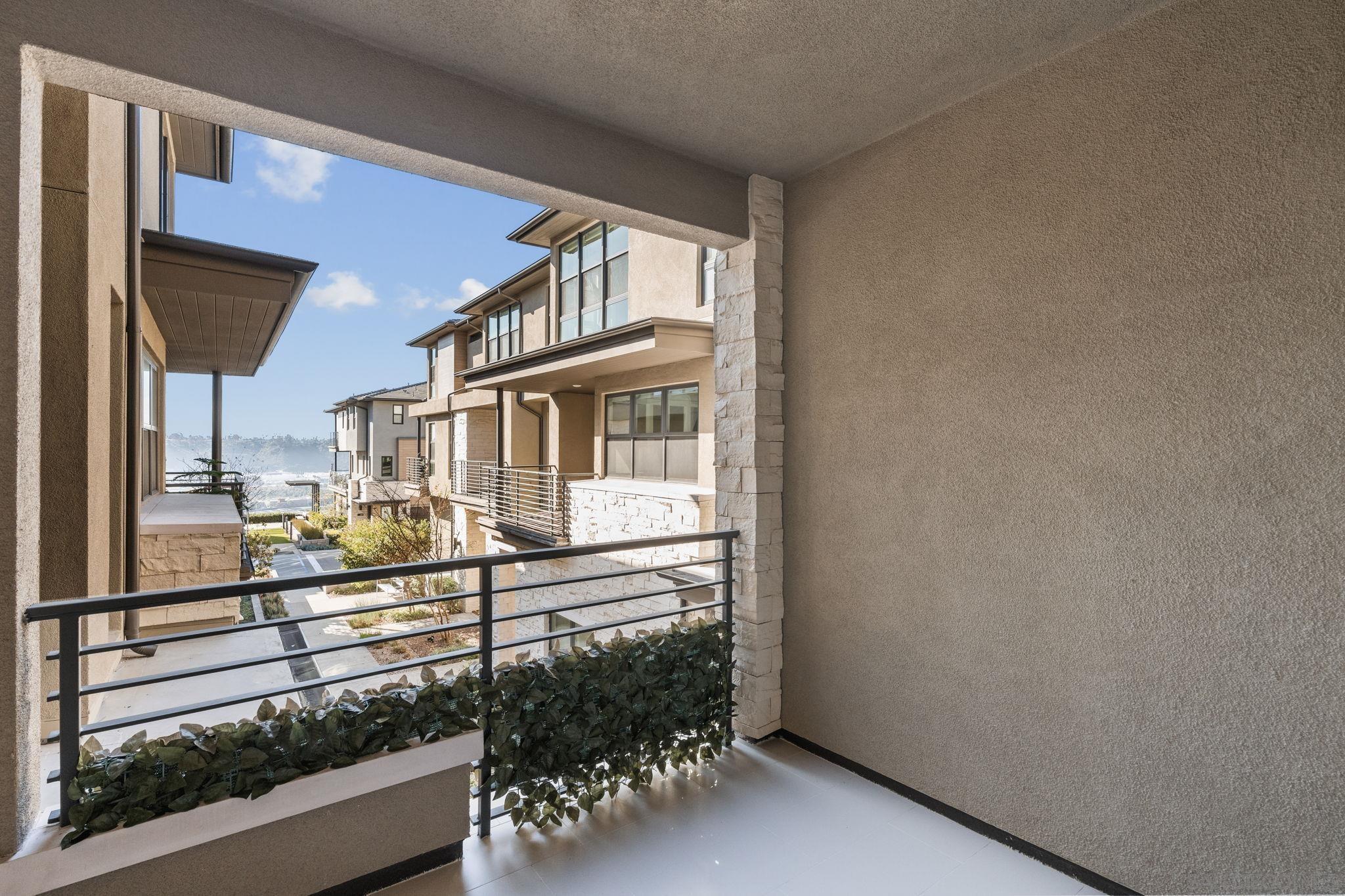 Detail Gallery Image 22 of 29 For 2838  via Alta Pl, San Diego,  CA 92108 - 3 Beds | 3 Baths