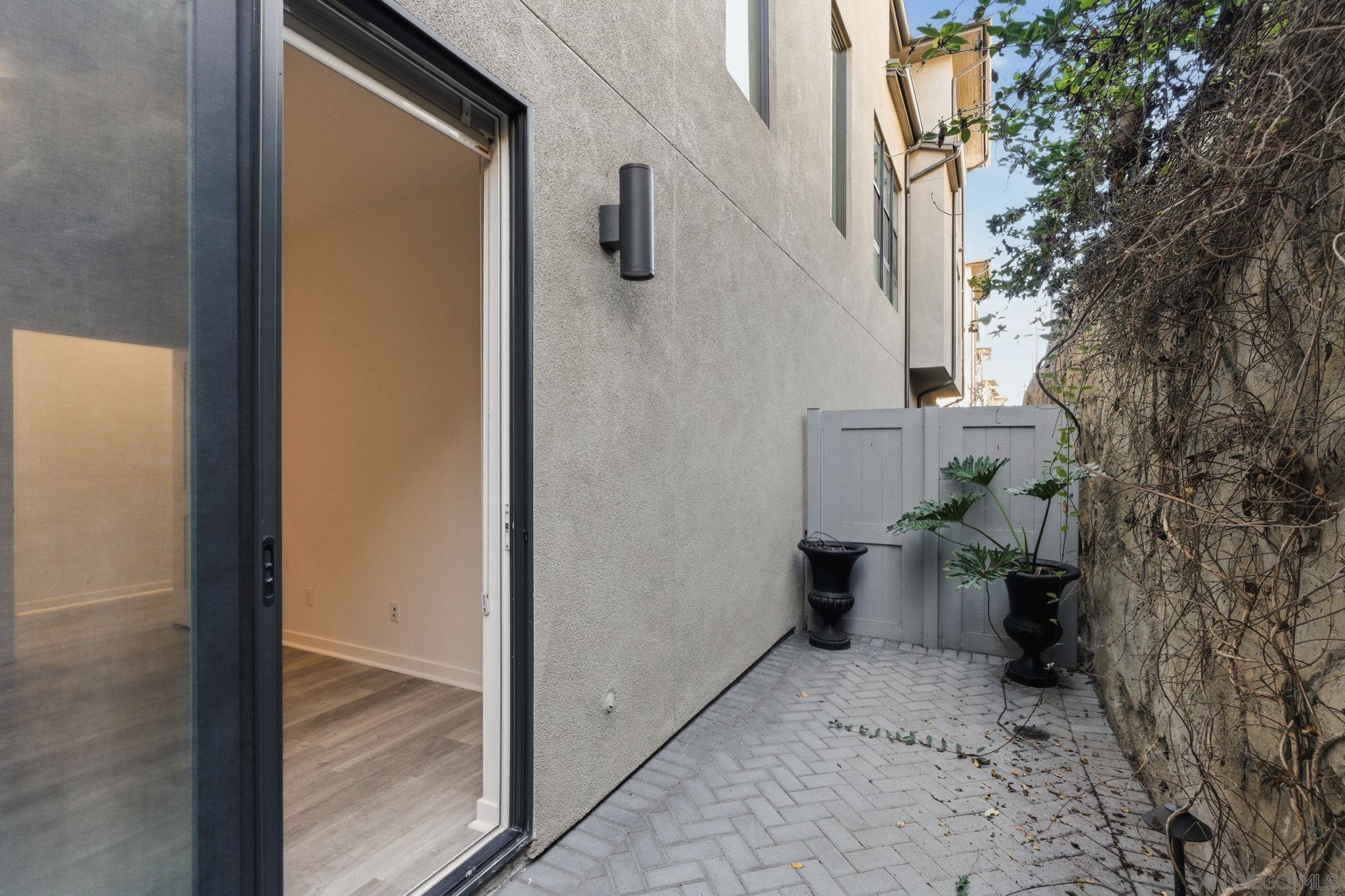 Detail Gallery Image 23 of 29 For 2838  via Alta Pl, San Diego,  CA 92108 - 3 Beds | 3 Baths