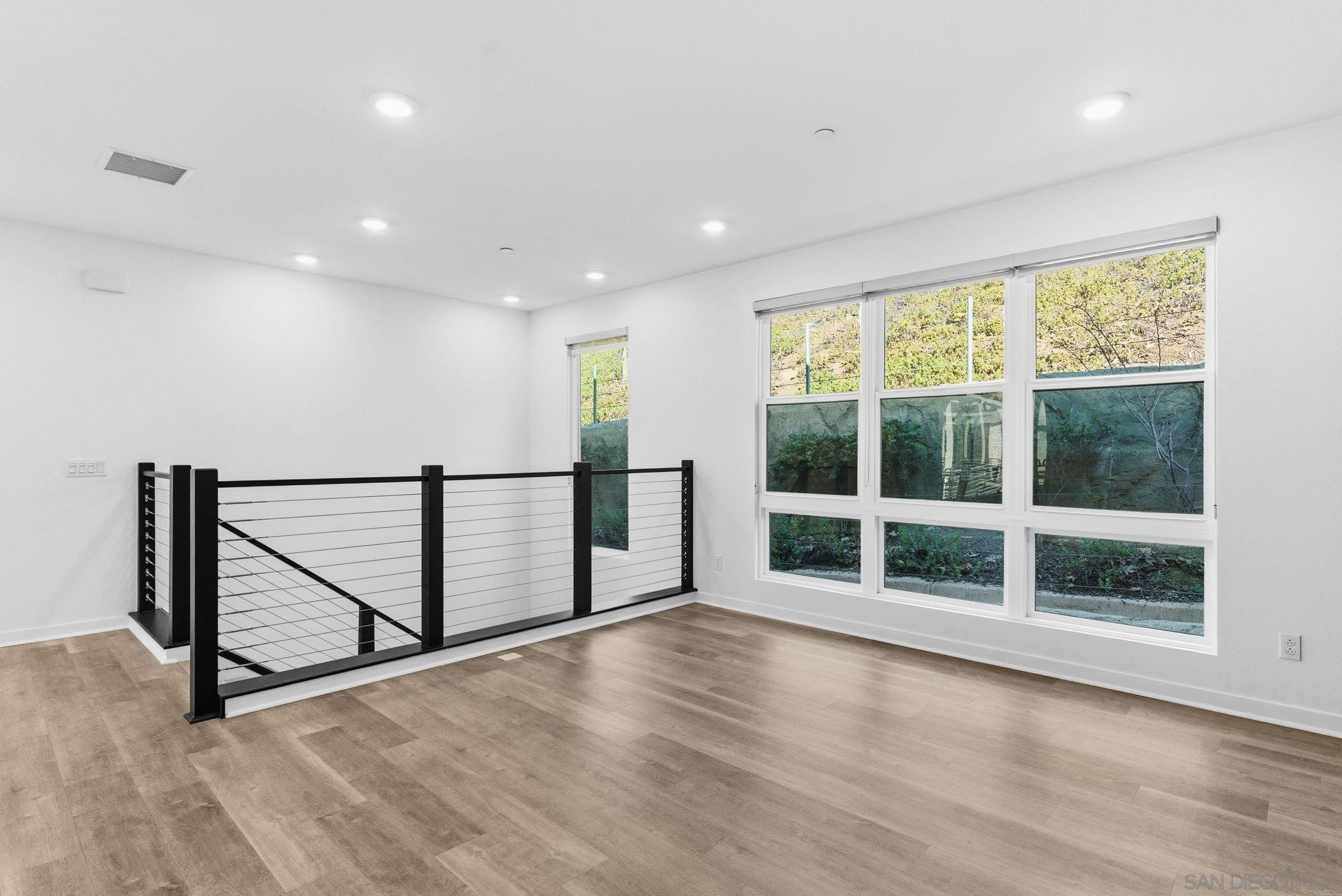 Detail Gallery Image 8 of 29 For 2838  via Alta Pl, San Diego,  CA 92108 - 3 Beds | 3 Baths