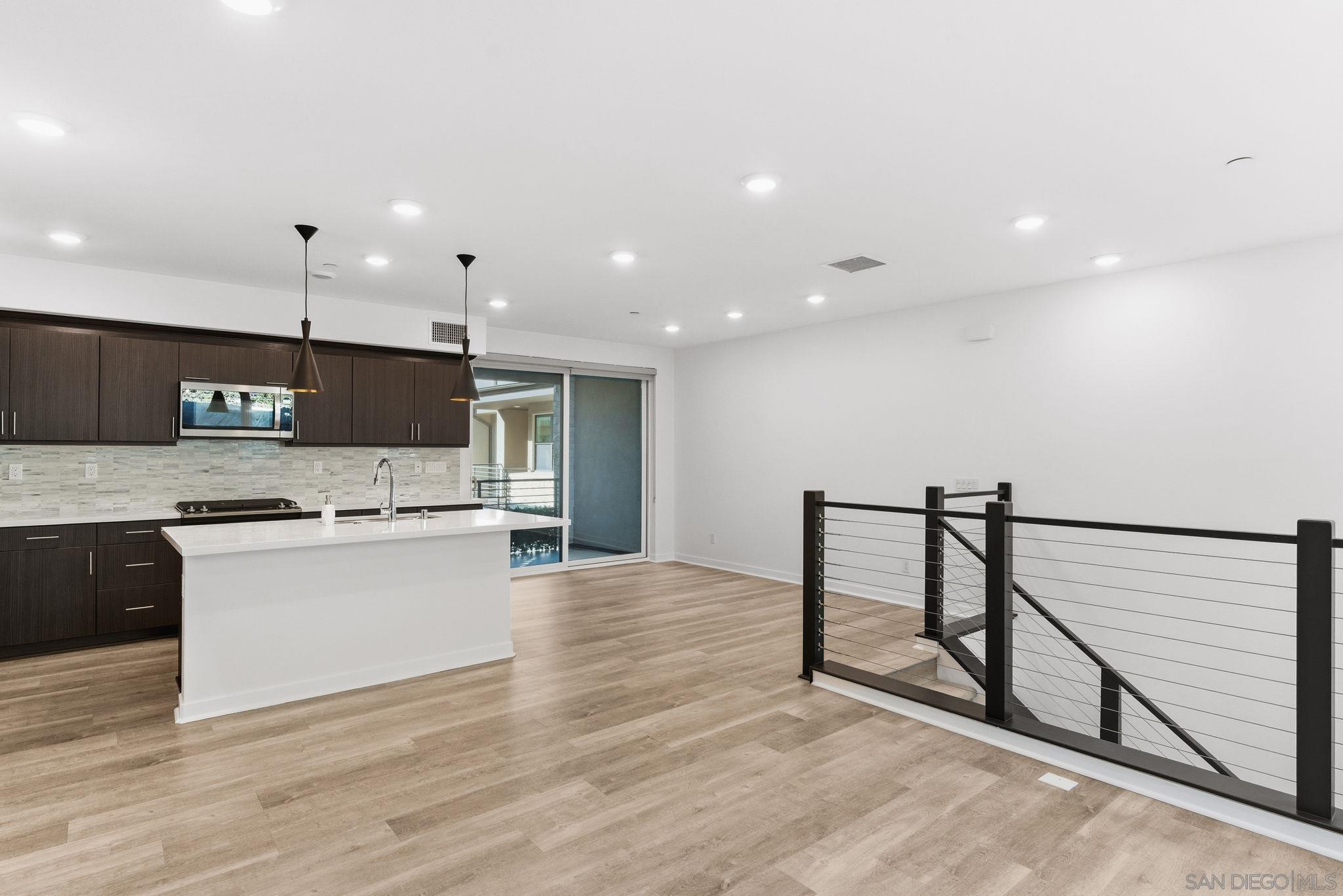 Detail Gallery Image 9 of 29 For 2838  via Alta Pl, San Diego,  CA 92108 - 3 Beds | 3 Baths