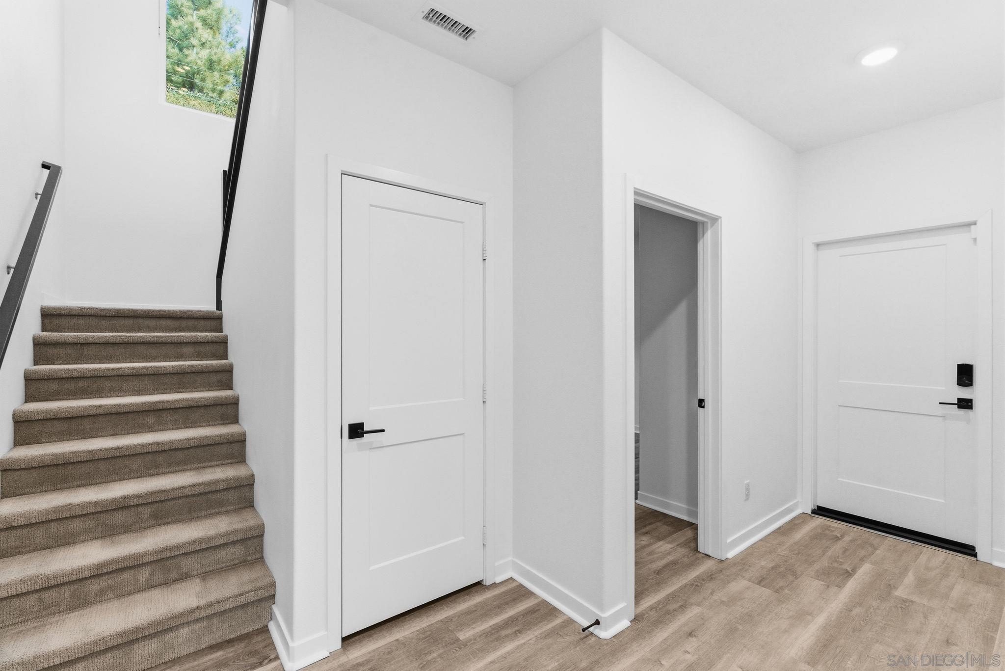 Detail Gallery Image 10 of 29 For 2838  via Alta Pl, San Diego,  CA 92108 - 3 Beds | 3 Baths