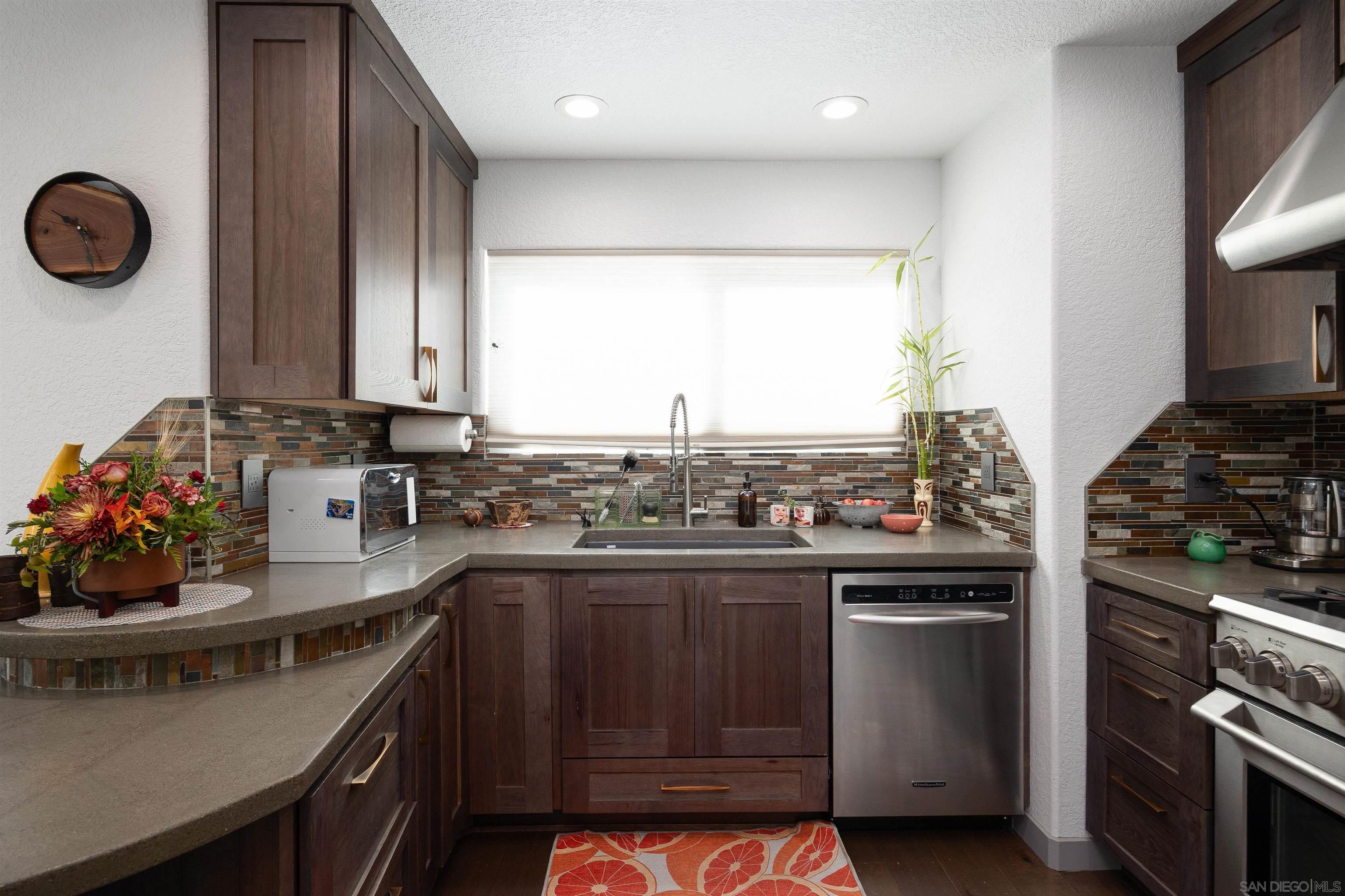 Detail Gallery Image 7 of 22 For 13947  Midland Rd., Poway,  CA 92064 - 3 Beds | 2/1 Baths