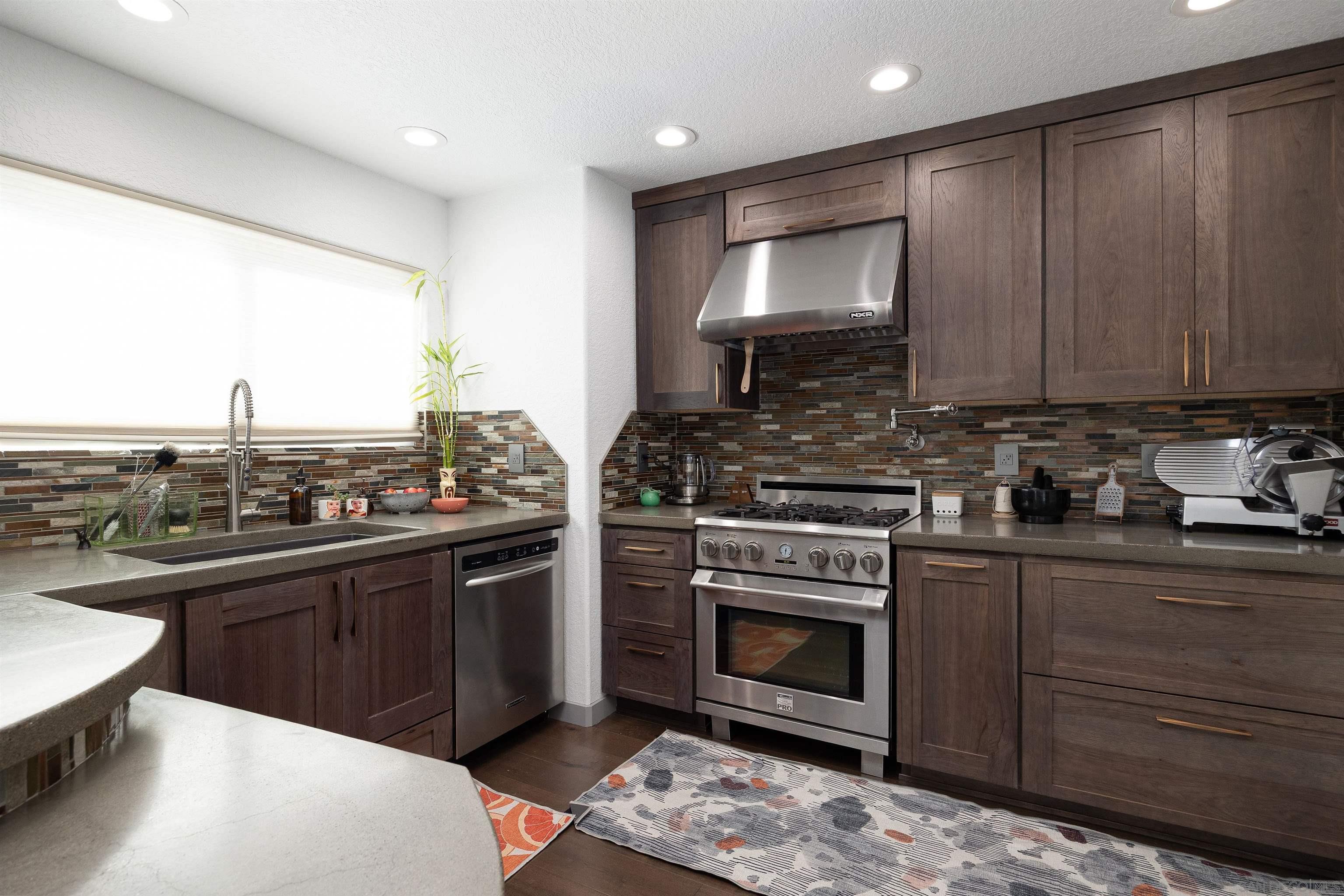 Detail Gallery Image 8 of 22 For 13947  Midland Rd., Poway,  CA 92064 - 3 Beds | 2/1 Baths