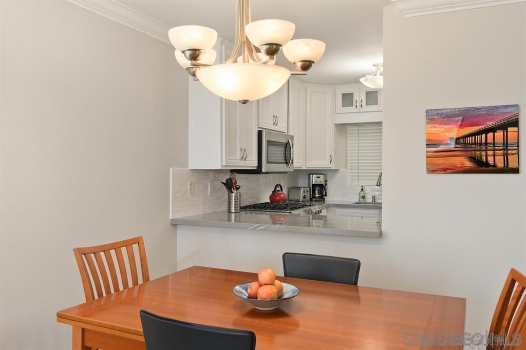 Detail Gallery Image 11 of 24 For 7509  Draper Ave  200, La Jolla,  CA 92037 - 2 Beds | 2 Baths