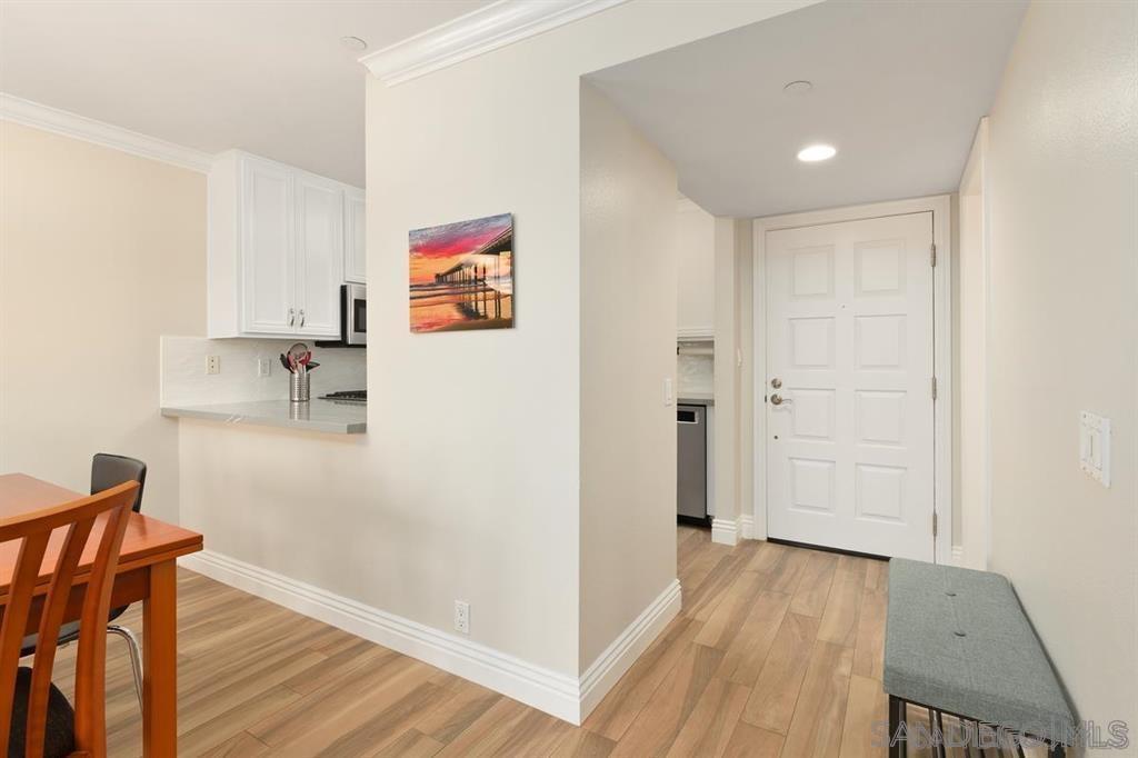 Detail Gallery Image 12 of 24 For 7509  Draper Ave  200, La Jolla,  CA 92037 - 2 Beds | 2 Baths