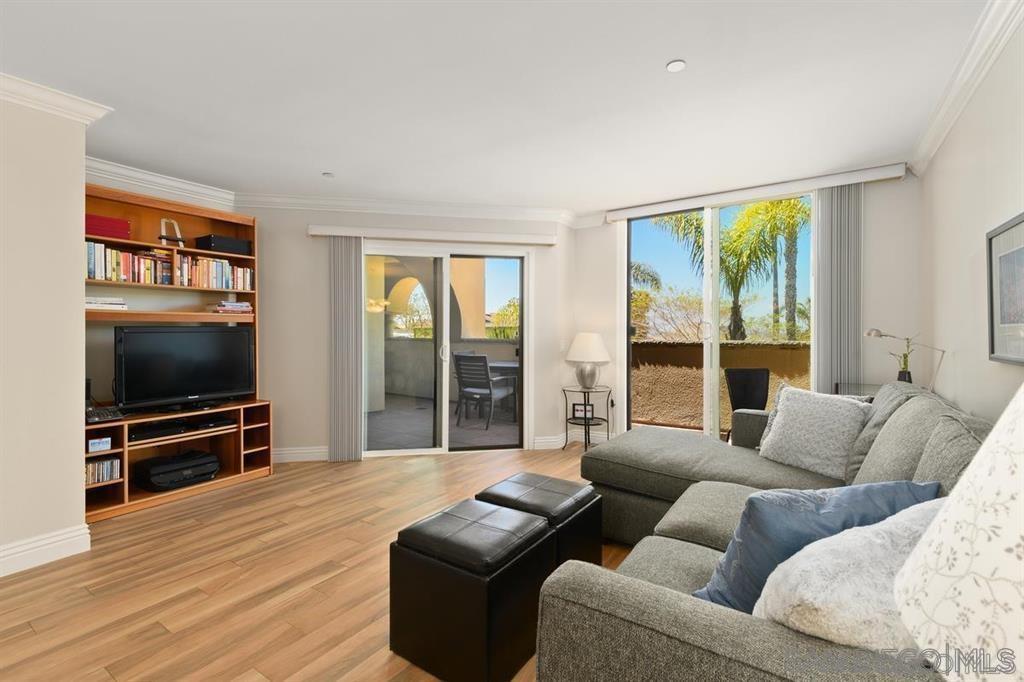 Detail Gallery Image 8 of 24 For 7509  Draper Ave  200, La Jolla,  CA 92037 - 2 Beds | 2 Baths