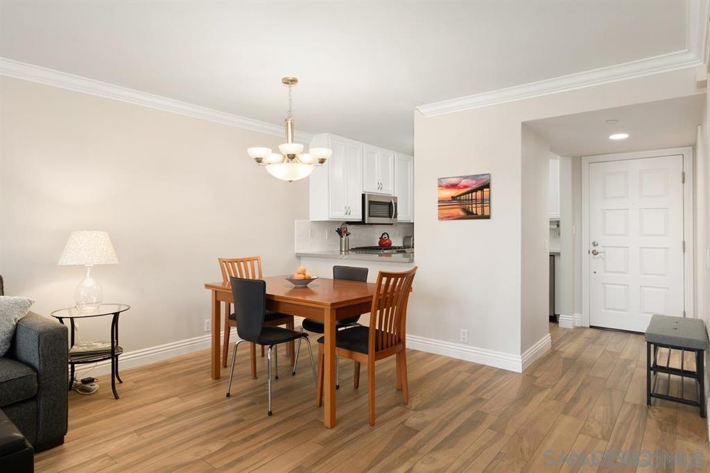 Detail Gallery Image 9 of 24 For 7509  Draper Ave  200, La Jolla,  CA 92037 - 2 Beds | 2 Baths