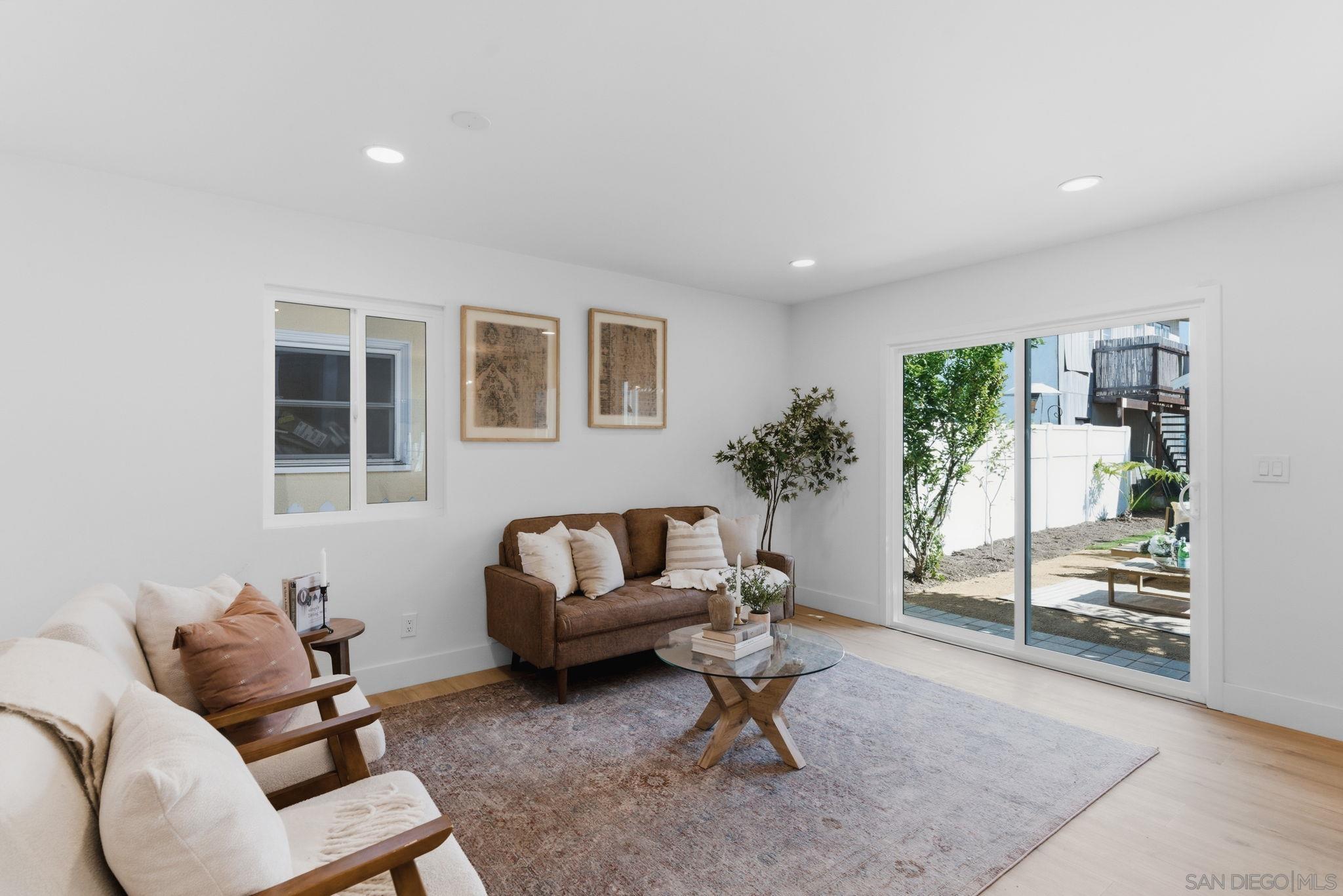 Detail Gallery Image 11 of 37 For 713-719  D Avenue, Coronado,  CA 92118 - 4 Beds | 2/1 Baths