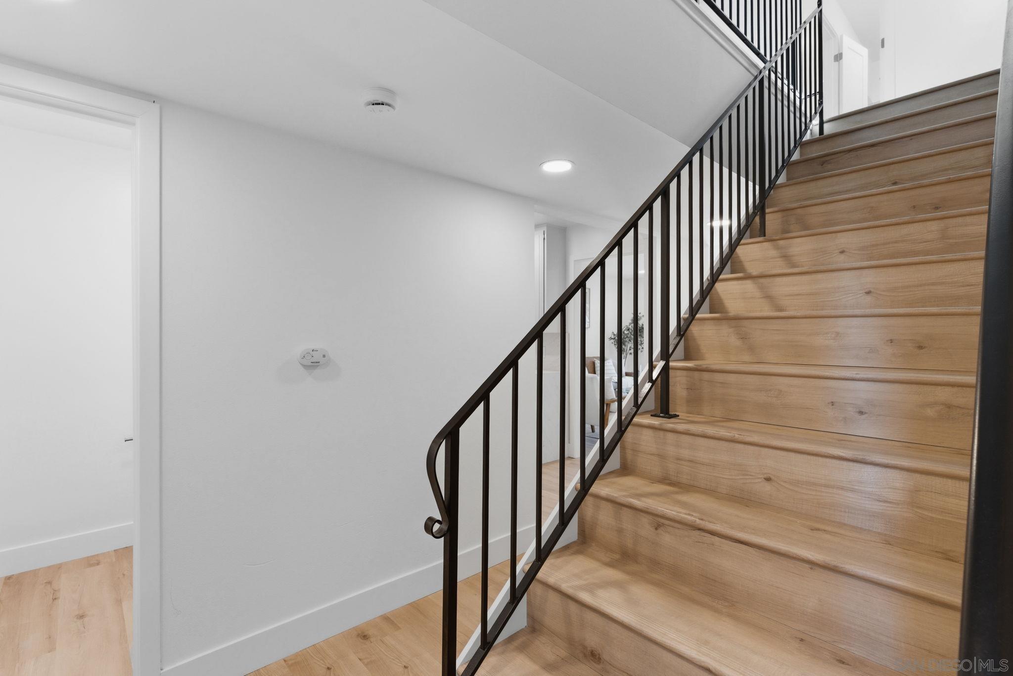 Detail Gallery Image 14 of 37 For 713-719  D Avenue, Coronado,  CA 92118 - 4 Beds | 2/1 Baths