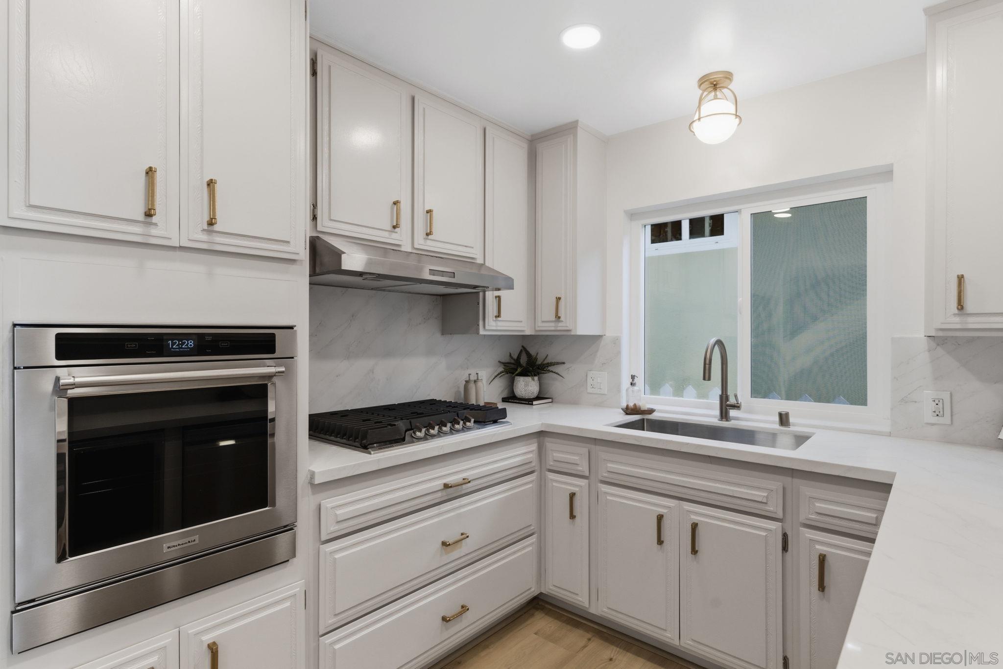 Detail Gallery Image 3 of 37 For 713-719  D Avenue, Coronado,  CA 92118 - 4 Beds | 2/1 Baths