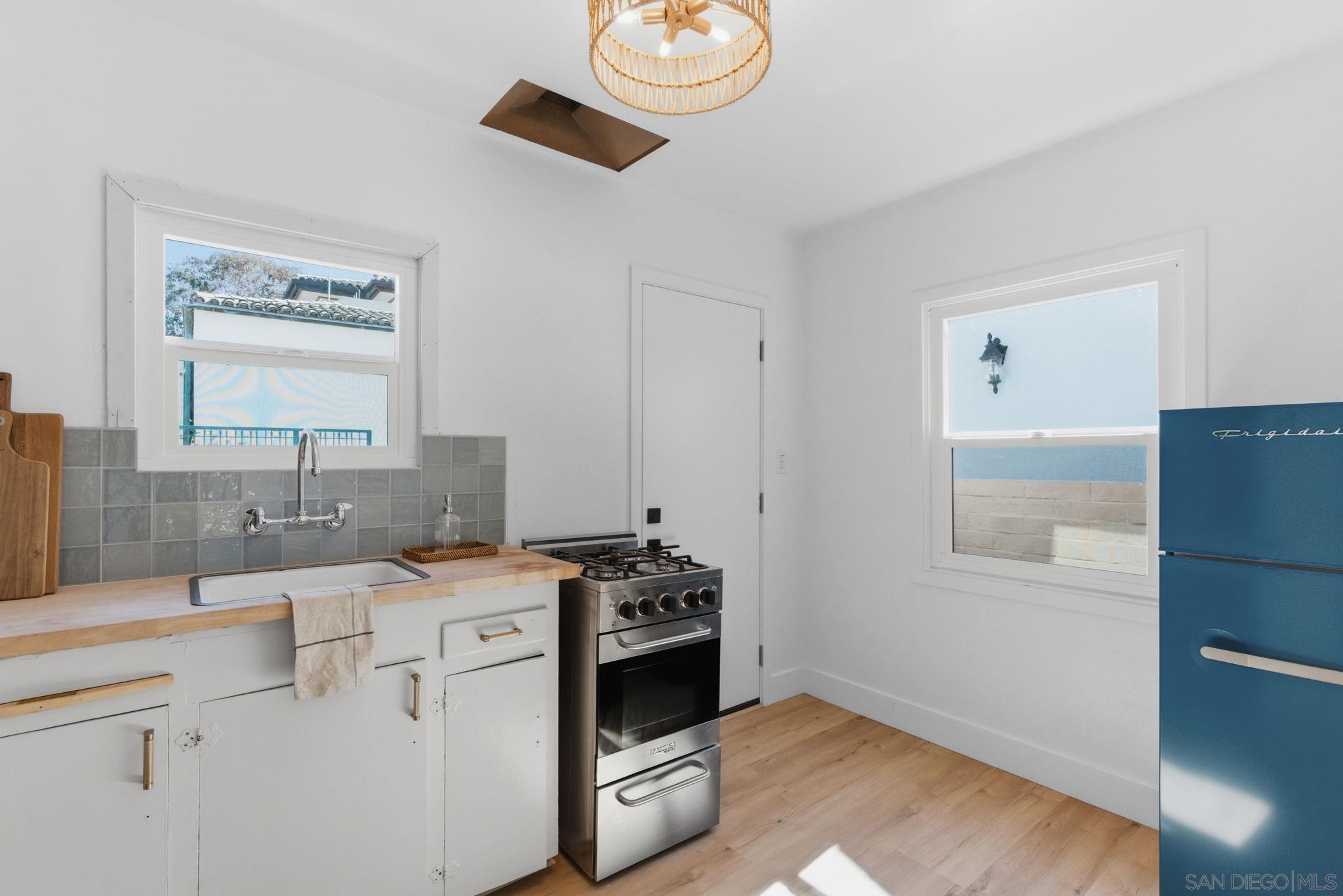 Detail Gallery Image 30 of 37 For 713-719  D Avenue, Coronado,  CA 92118 - 4 Beds | 2/1 Baths