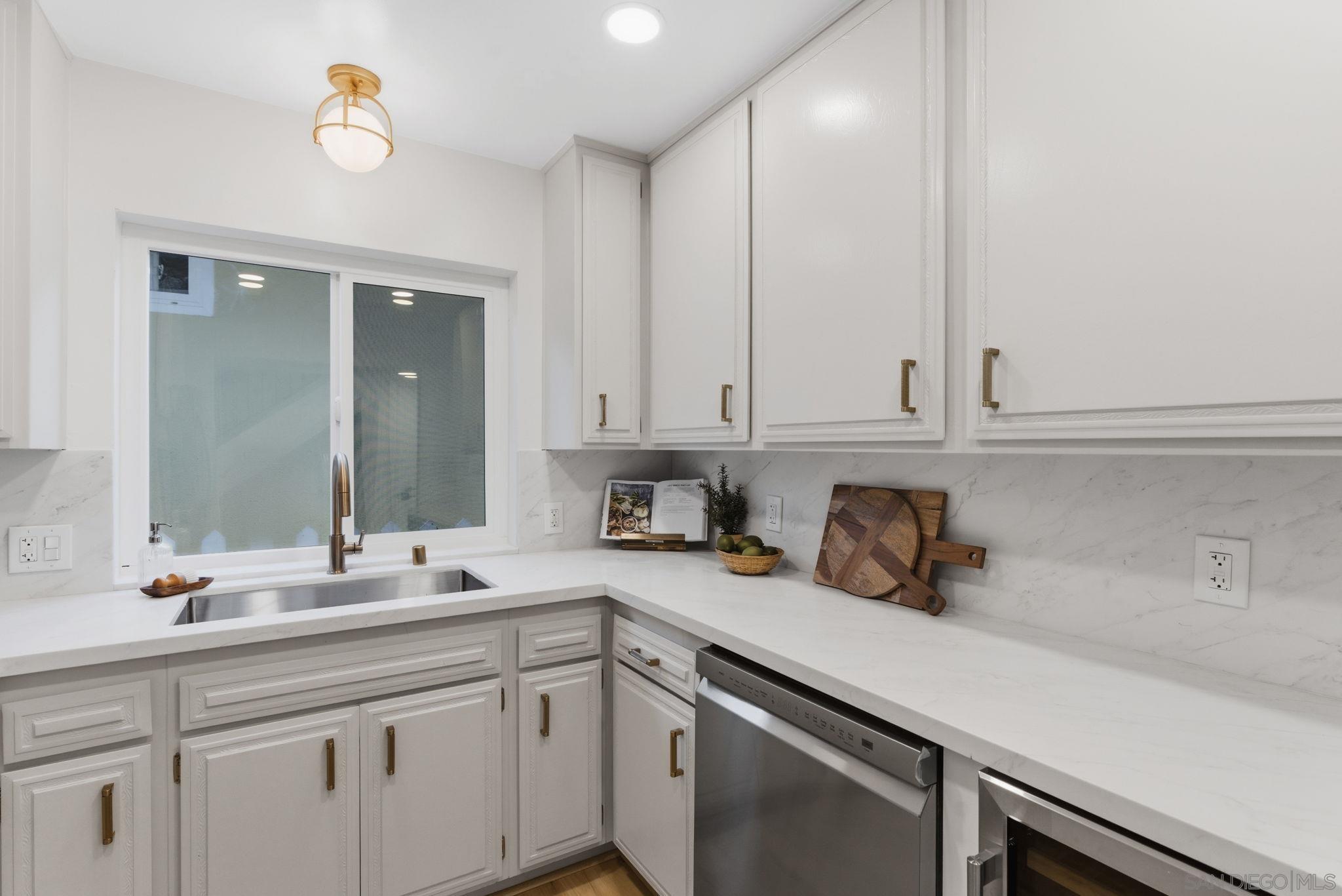 Detail Gallery Image 4 of 37 For 713-719  D Avenue, Coronado,  CA 92118 - 4 Beds | 2/1 Baths