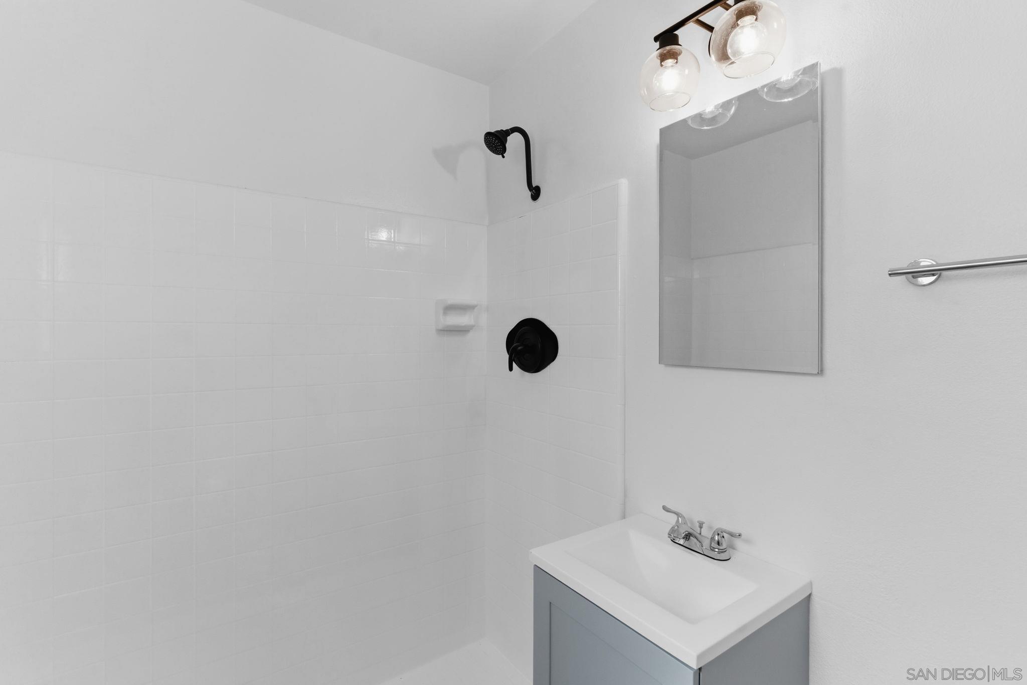 Detail Gallery Image 31 of 37 For 713-719  D Avenue, Coronado,  CA 92118 - 4 Beds | 2/1 Baths