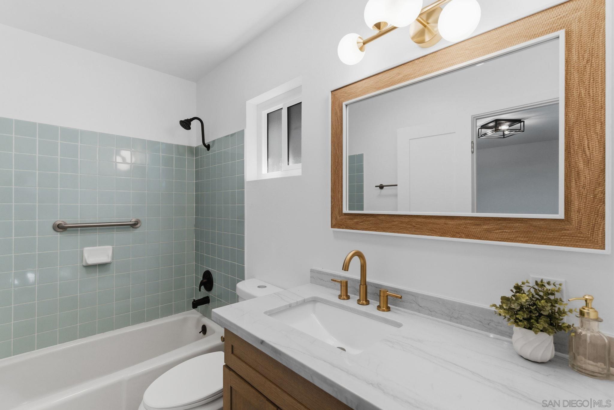 Detail Gallery Image 8 of 37 For 713-719  D Avenue, Coronado,  CA 92118 - 4 Beds | 2/1 Baths