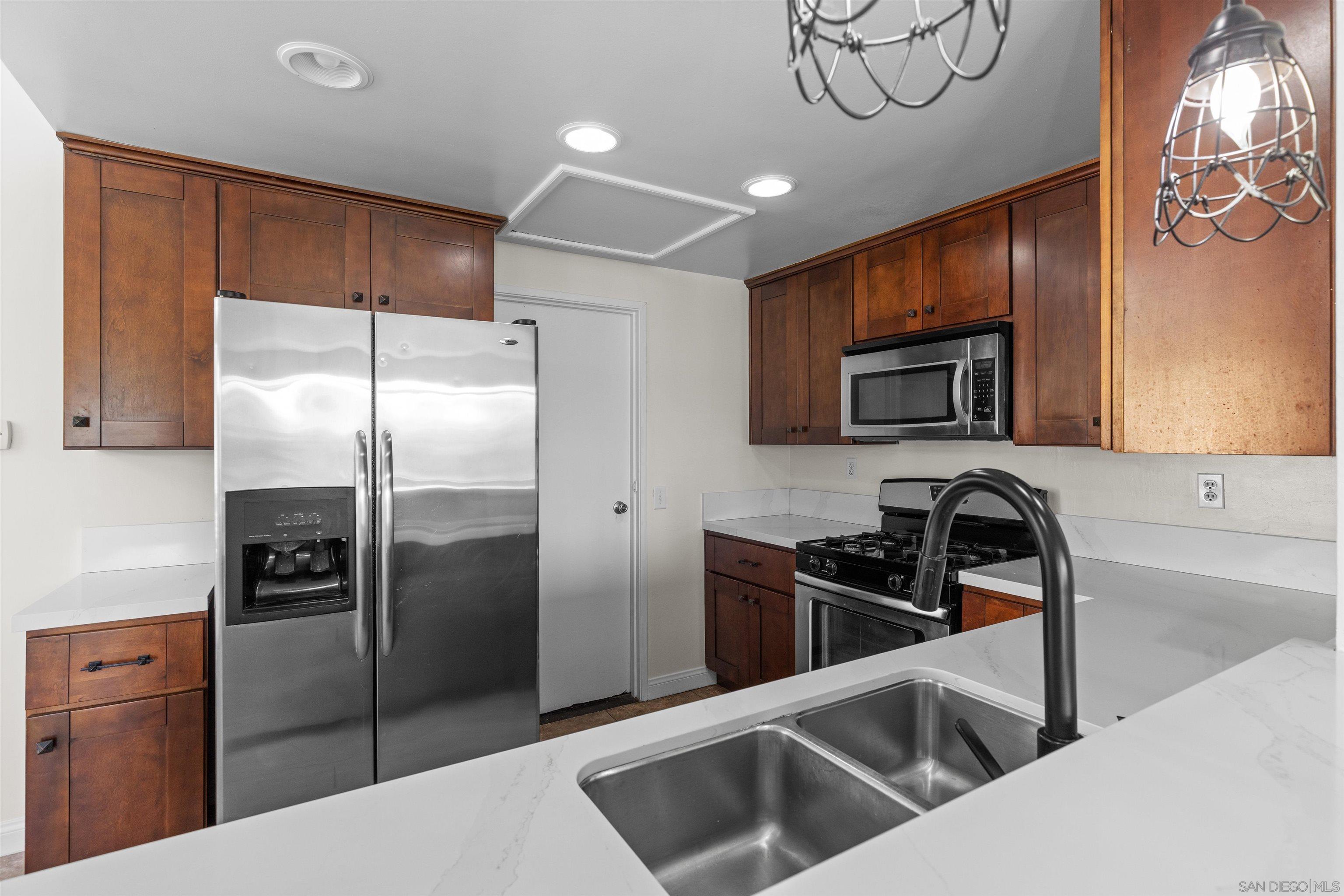 Detail Gallery Image 13 of 34 For 741  Vista Grande Way  #313,  Oceanside,  CA 92057 - 3 Beds | 2 Baths