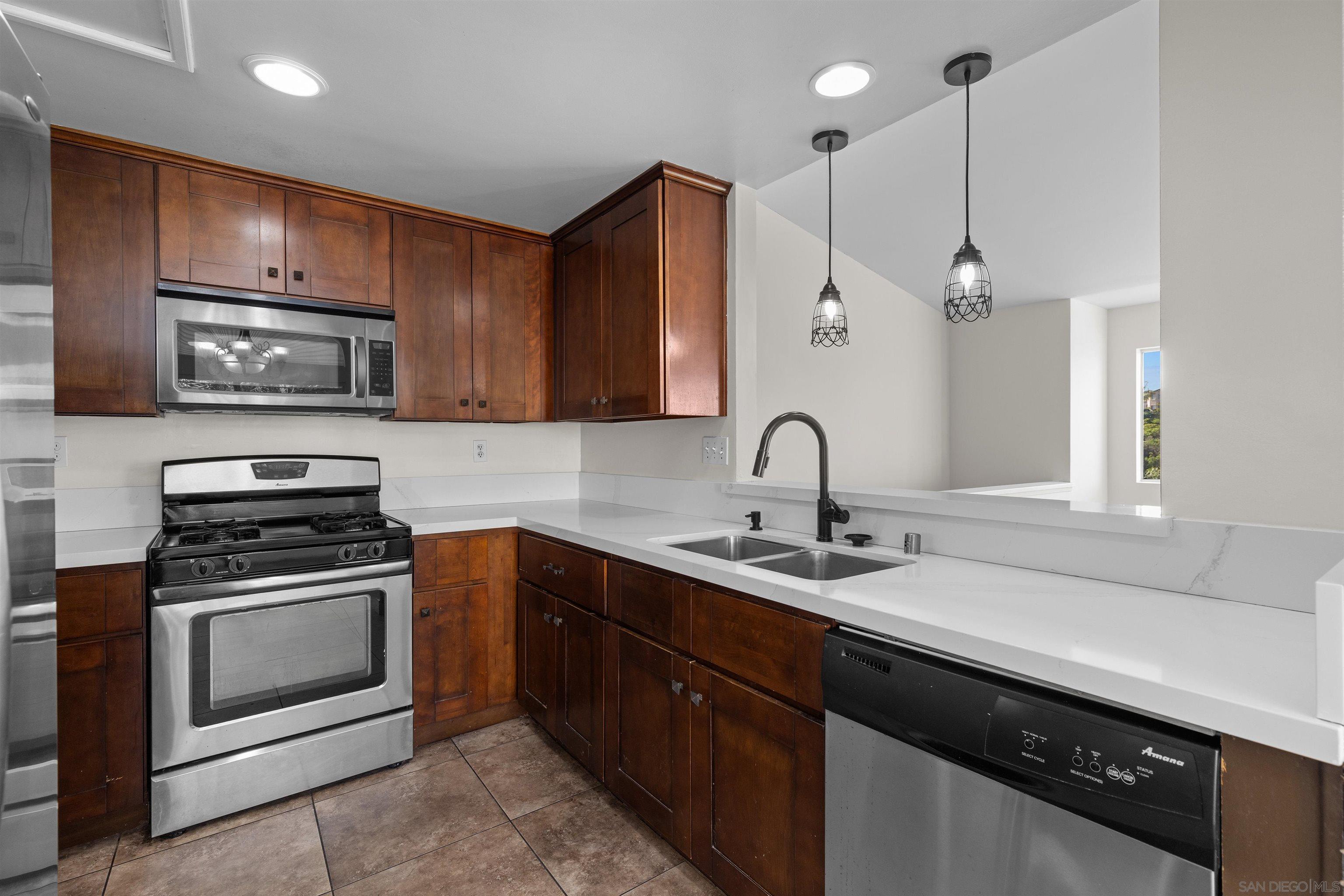 Detail Gallery Image 14 of 34 For 741  Vista Grande Way  #313,  Oceanside,  CA 92057 - 3 Beds | 2 Baths