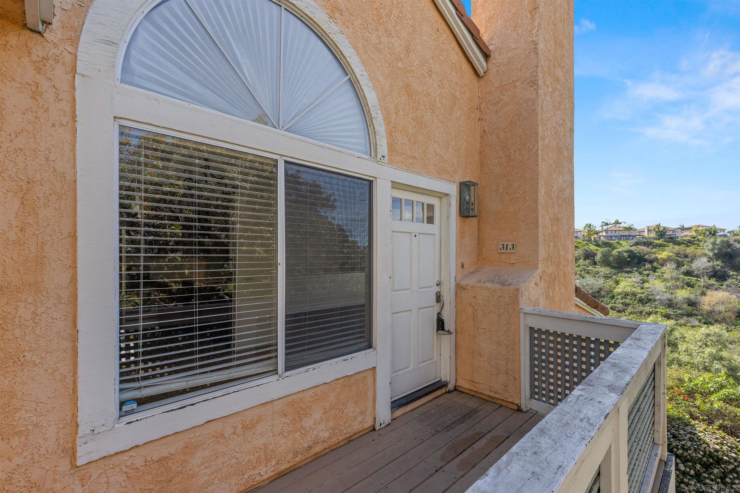 Detail Gallery Image 3 of 34 For 741  Vista Grande Way  #313,  Oceanside,  CA 92057 - 3 Beds | 2 Baths