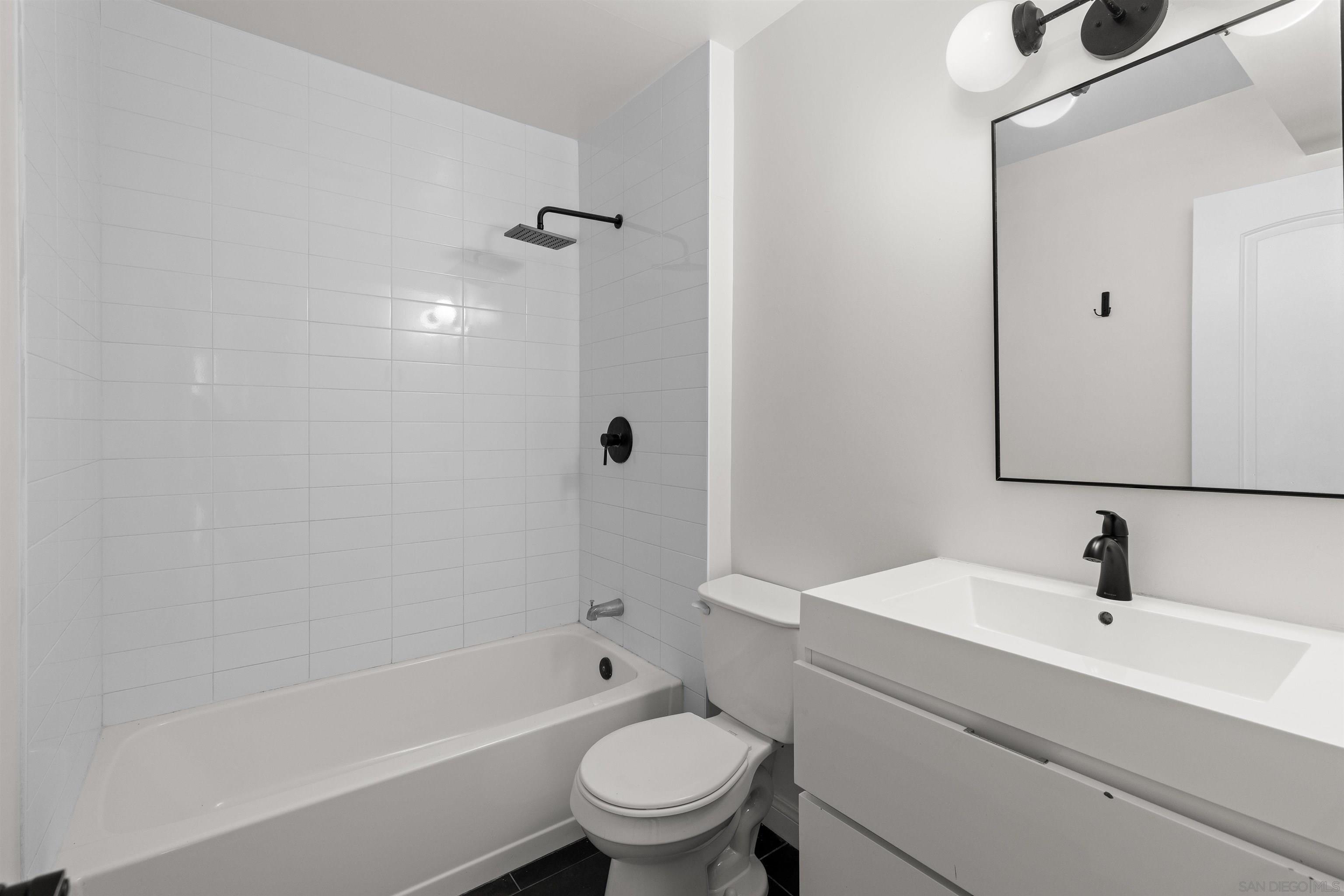 Detail Gallery Image 23 of 34 For 741  Vista Grande Way  #313,  Oceanside,  CA 92057 - 3 Beds | 2 Baths