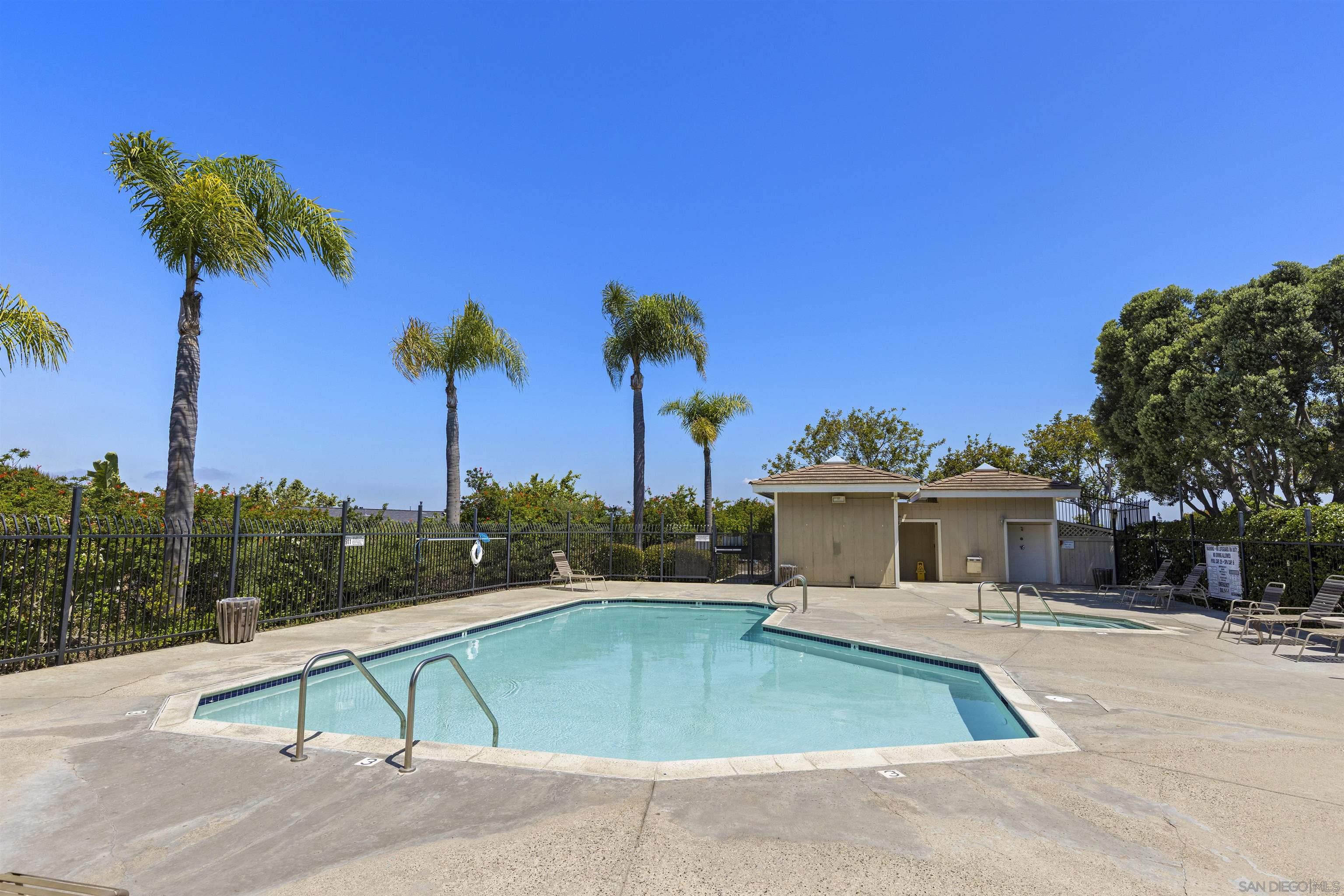 Detail Gallery Image 33 of 34 For 741  Vista Grande Way  #313,  Oceanside,  CA 92057 - 3 Beds | 2 Baths