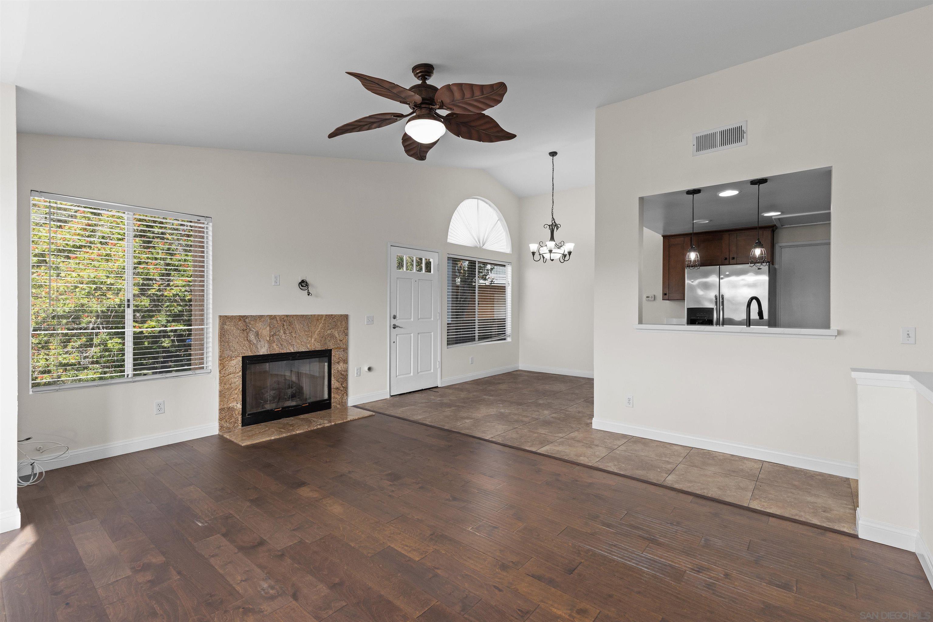 Detail Gallery Image 8 of 34 For 741  Vista Grande Way  #313,  Oceanside,  CA 92057 - 3 Beds | 2 Baths