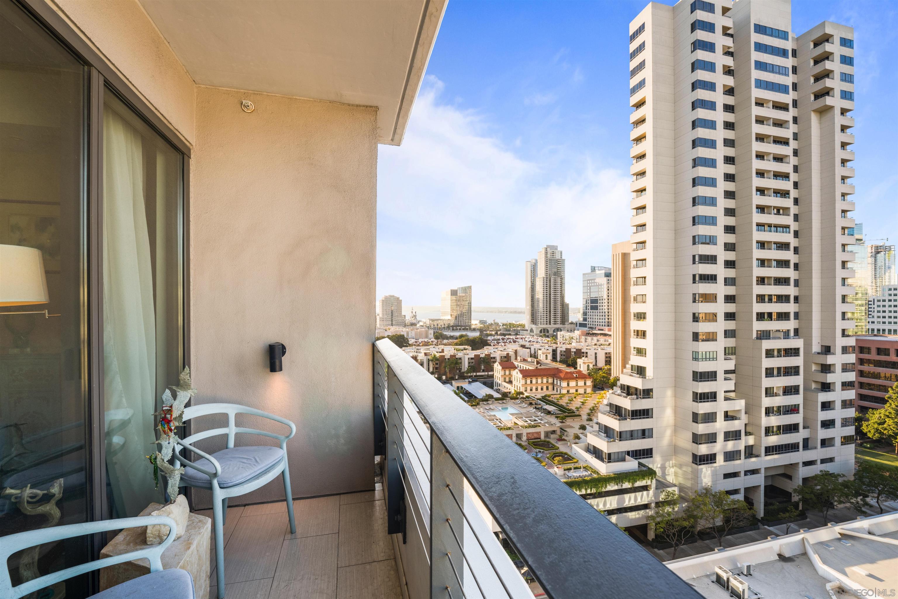 Detail Gallery Image 18 of 52 For 645  Front St  #1604,  San Diego,  CA 92101 - 1 Beds | 2 Baths