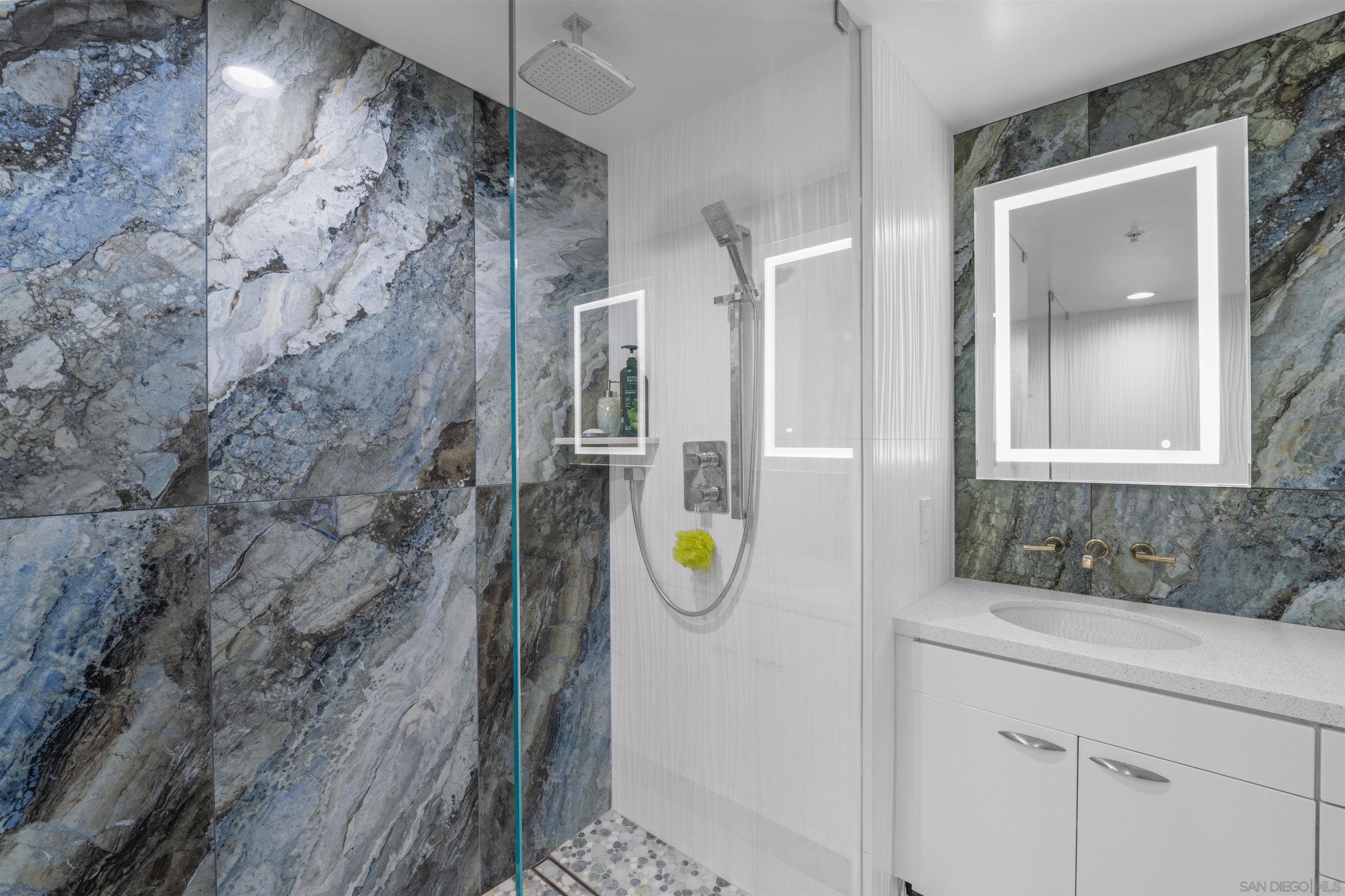 Detail Gallery Image 27 of 52 For 645  Front St  #1604,  San Diego,  CA 92101 - 1 Beds | 2 Baths