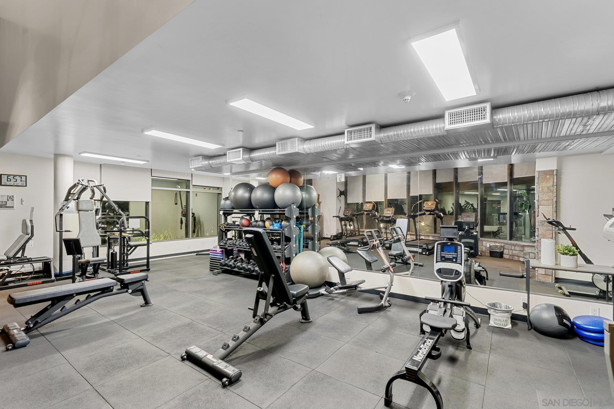 Detail Gallery Image 48 of 52 For 645  Front St  #1604,  San Diego,  CA 92101 - 1 Beds | 2 Baths