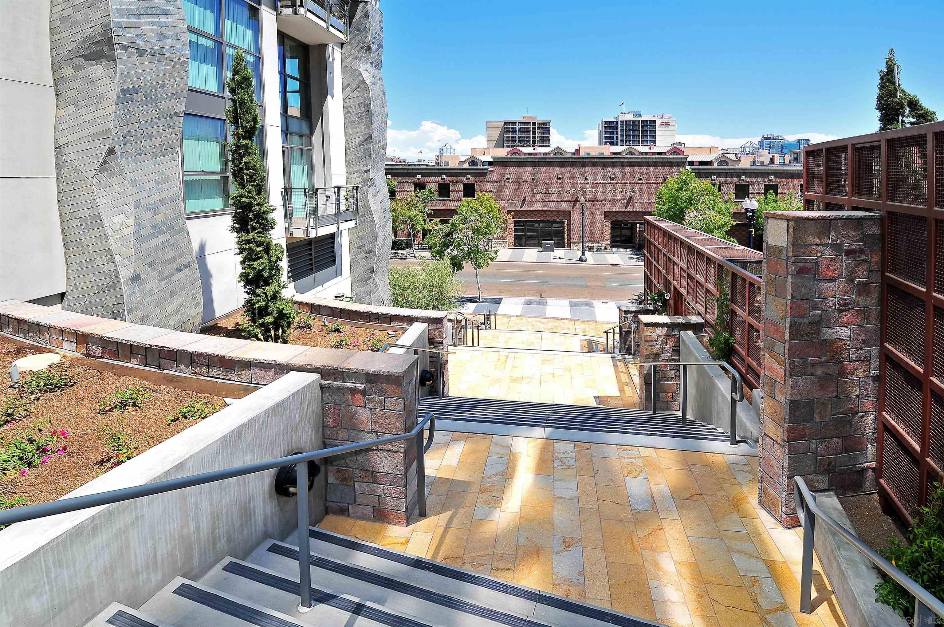 Detail Gallery Image 50 of 52 For 645  Front St  #1604,  San Diego,  CA 92101 - 1 Beds | 2 Baths