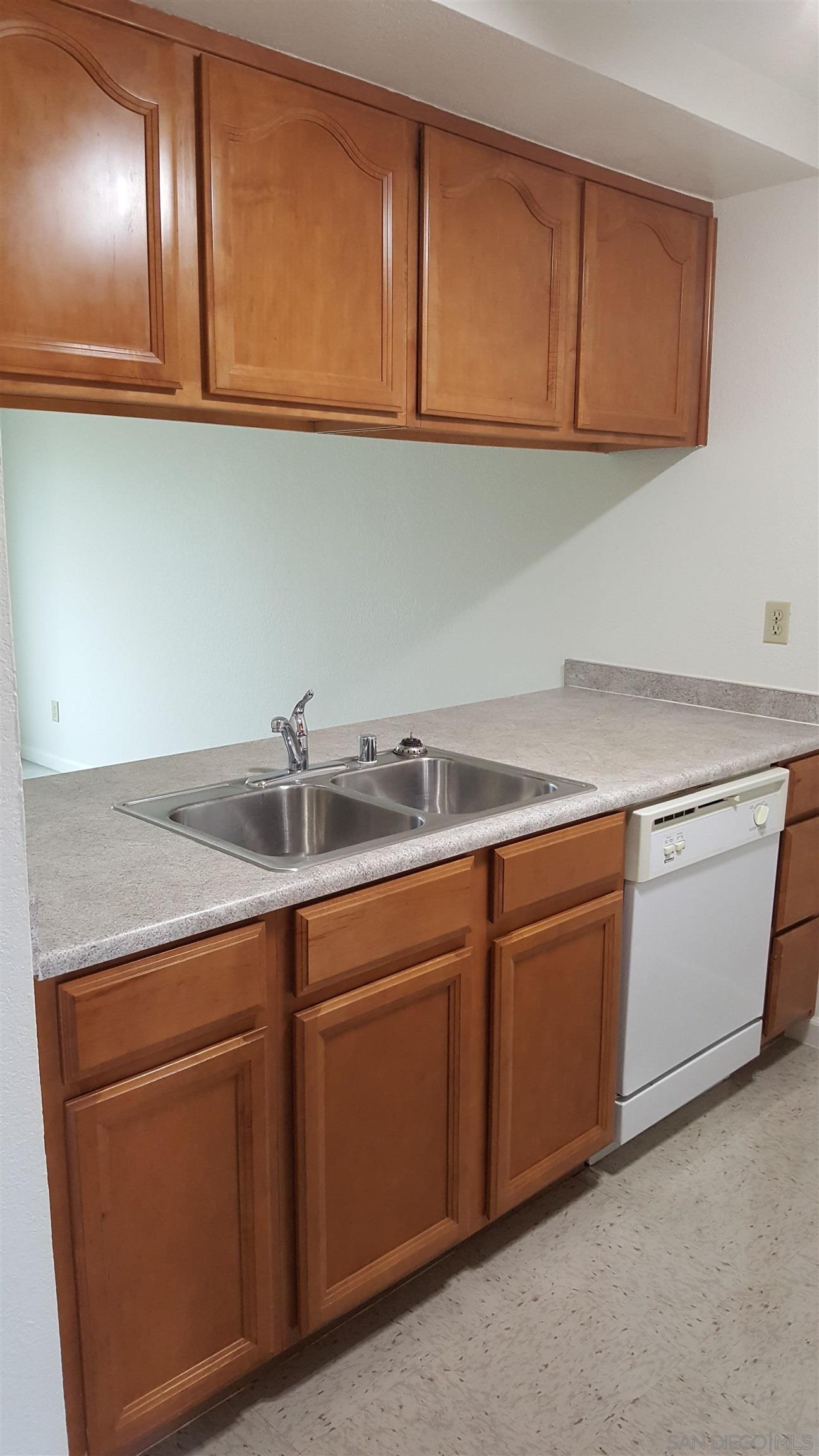 Detail Gallery Image 3 of 11 For 417 N Citrus Ave  29, Escondido,  CA 92027 - 2 Beds | 1/1 Baths