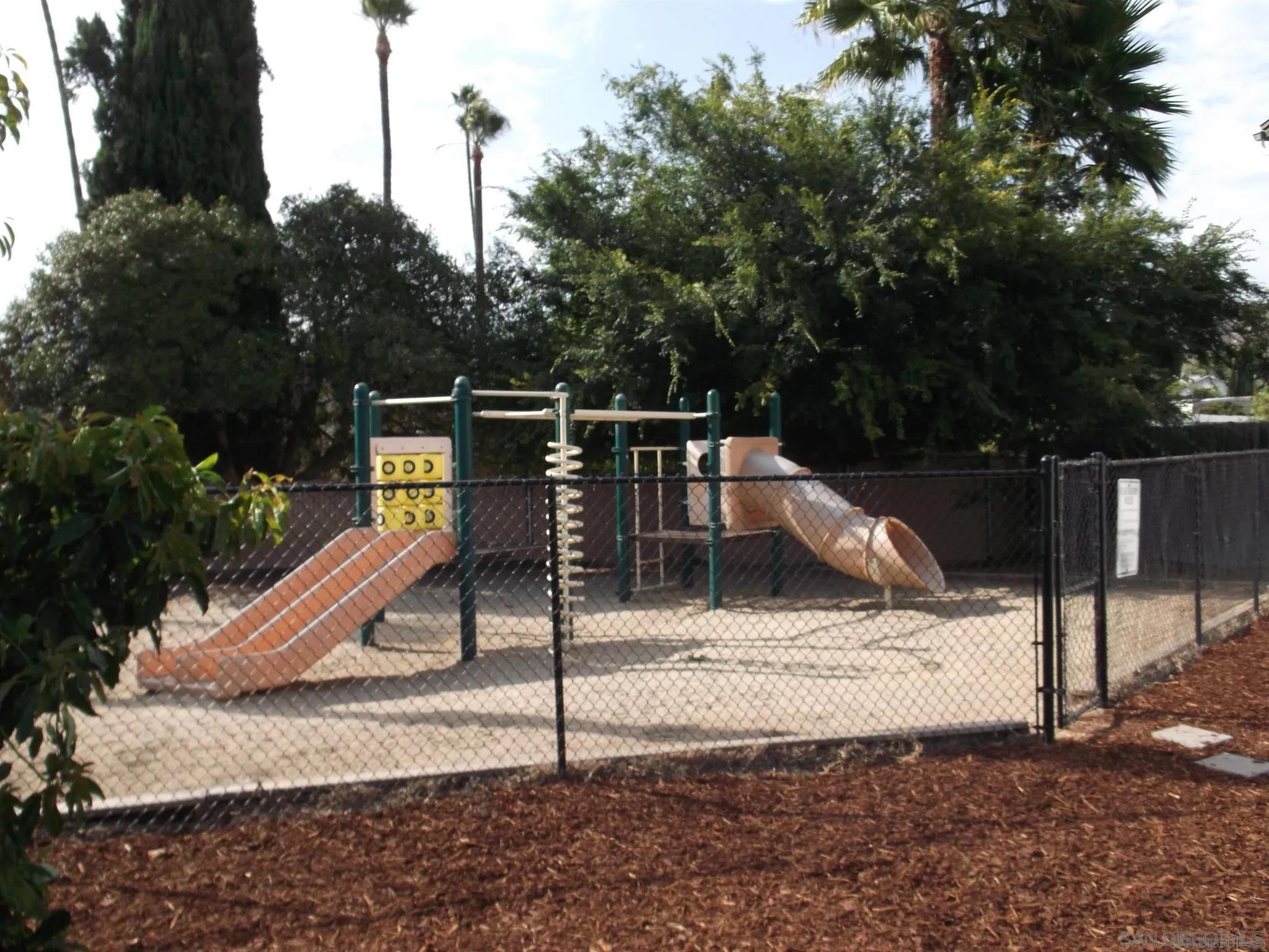 Detail Gallery Image 10 of 11 For 417 N Citrus Ave  29, Escondido,  CA 92027 - 2 Beds | 1/1 Baths