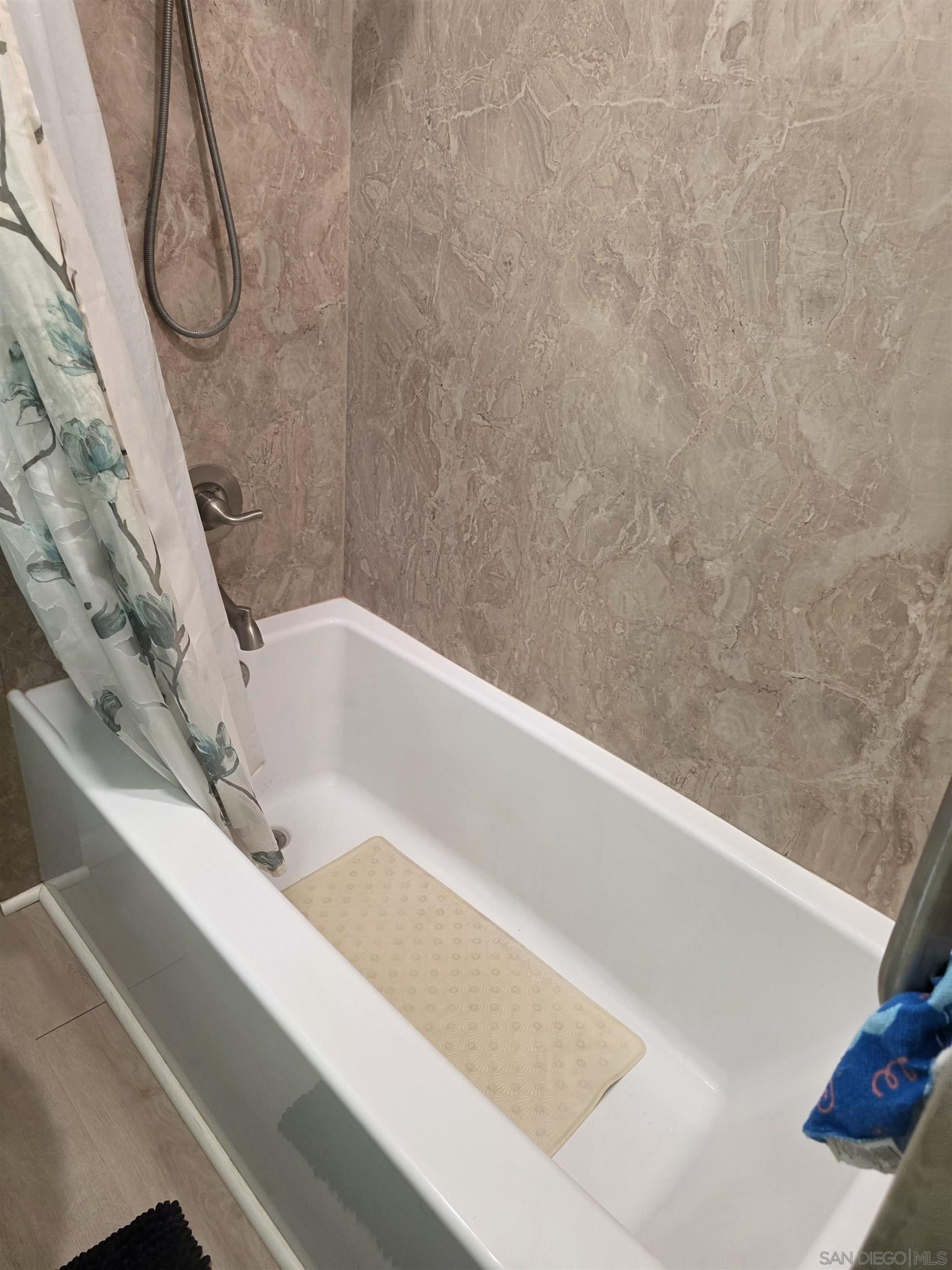 Detail Gallery Image 13 of 25 For 4231  Lowell St  #14,  La Mesa,  CA 91941 - 2 Beds | 1/1 Baths