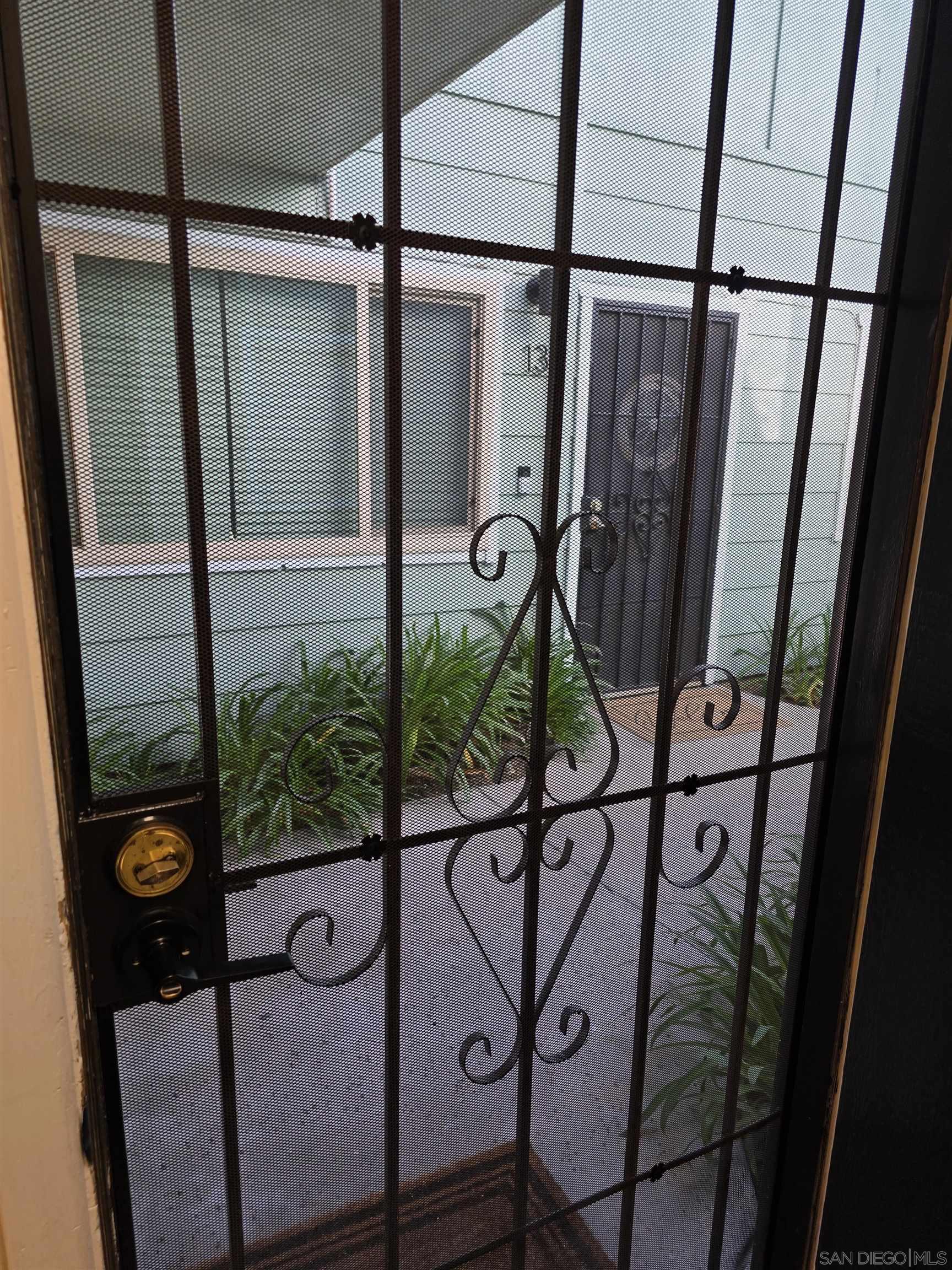 Detail Gallery Image 7 of 25 For 4231  Lowell St  #14,  La Mesa,  CA 91941 - 2 Beds | 1/1 Baths