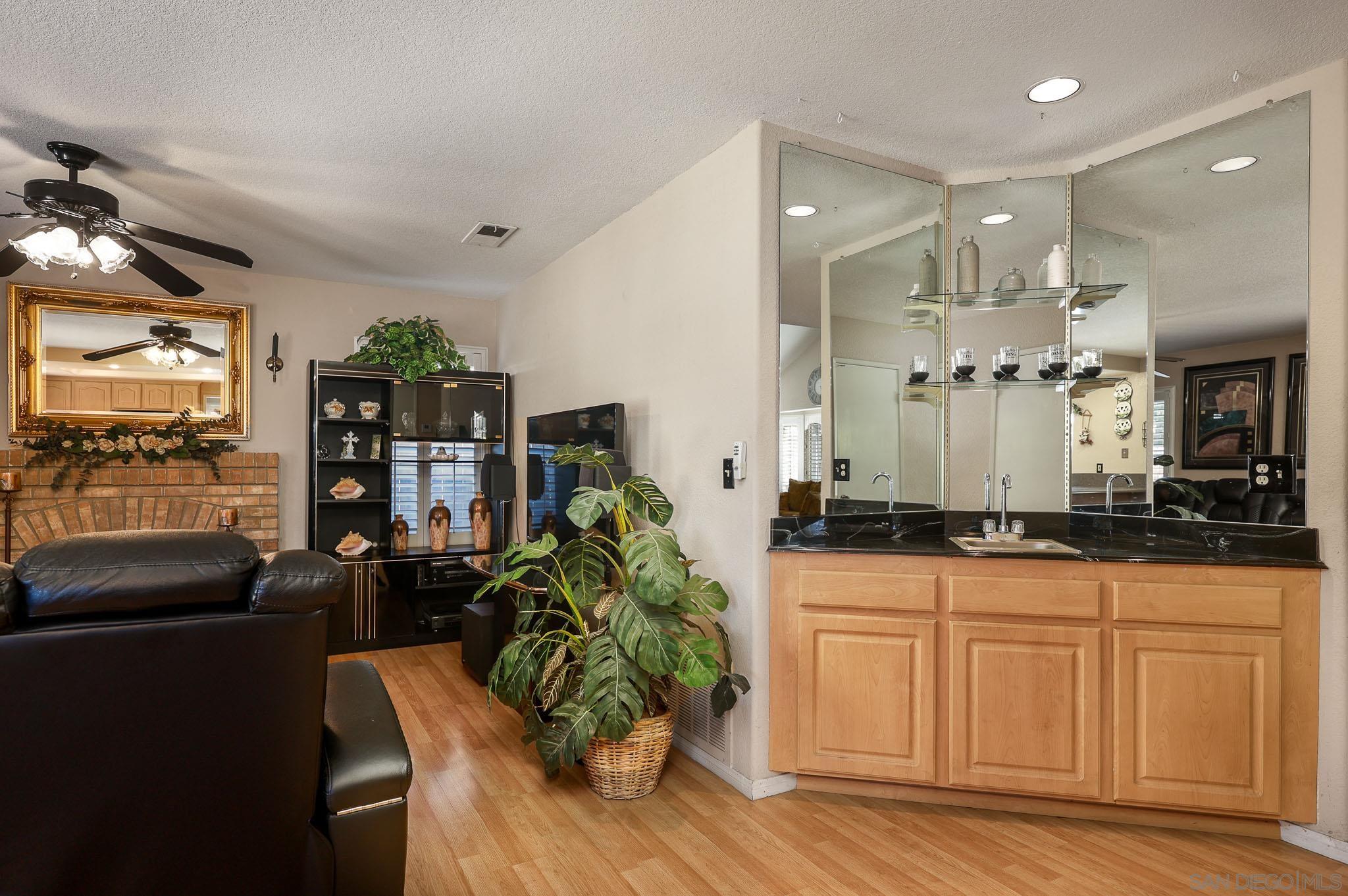 Detail Gallery Image 12 of 42 For 810  Crosspoint Ct, San Diego,  CA 92114 - 4 Beds | 3 Baths