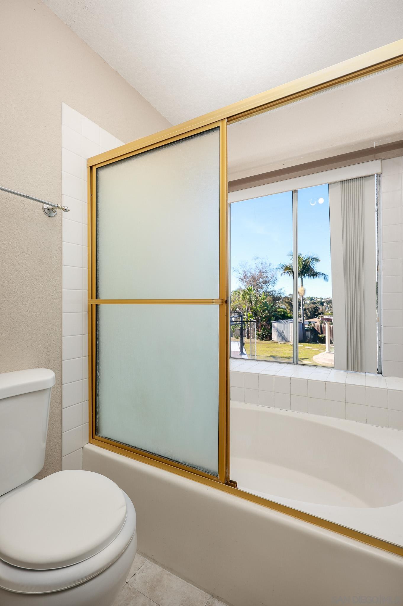 Detail Gallery Image 18 of 42 For 810  Crosspoint Ct, San Diego,  CA 92114 - 4 Beds | 3 Baths