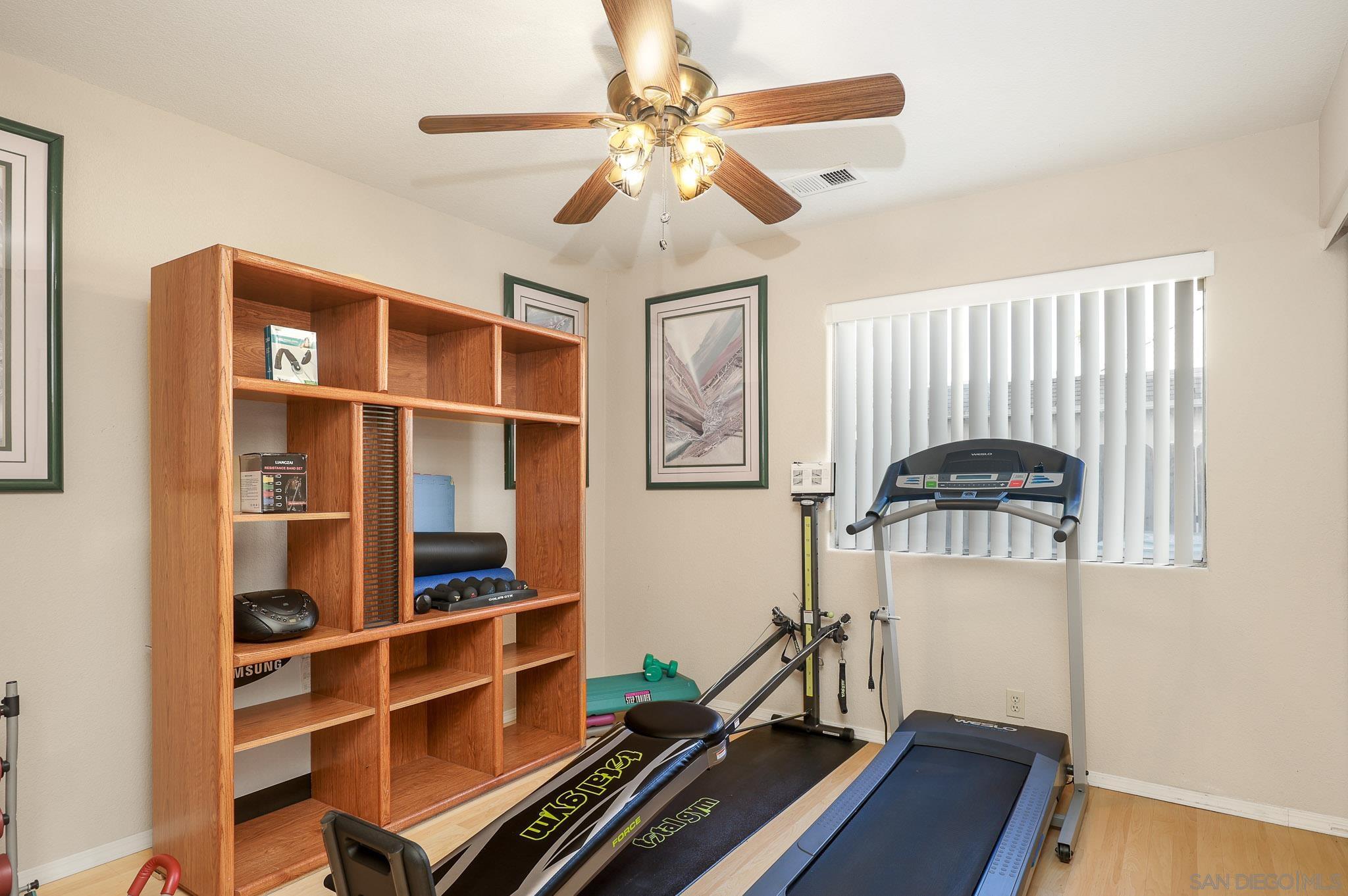 Detail Gallery Image 19 of 42 For 810  Crosspoint Ct, San Diego,  CA 92114 - 4 Beds | 3 Baths