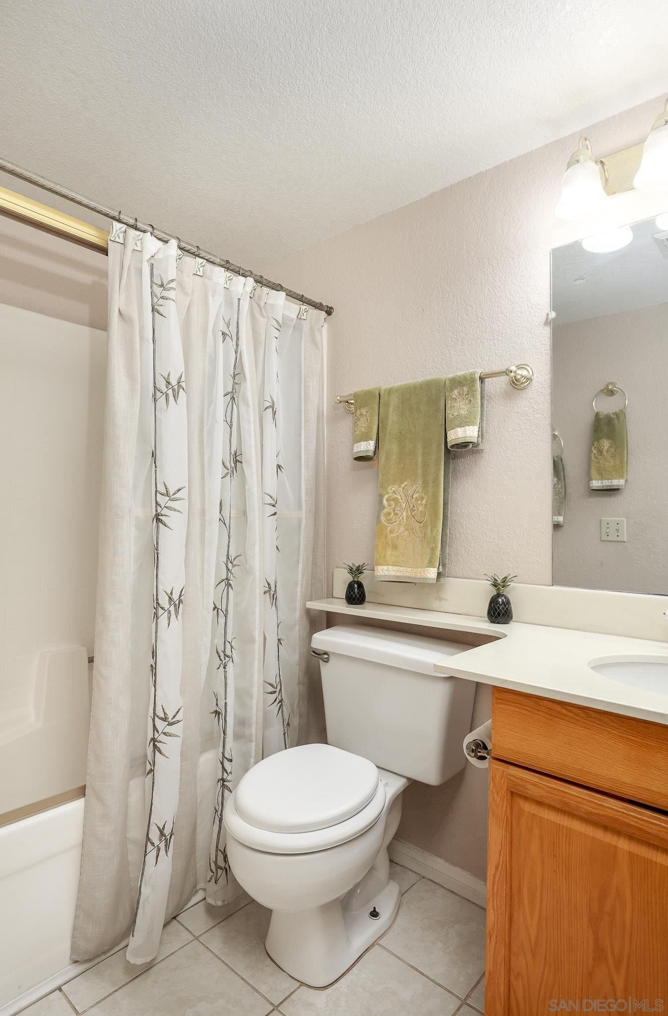 Detail Gallery Image 20 of 42 For 810  Crosspoint Ct, San Diego,  CA 92114 - 4 Beds | 3 Baths