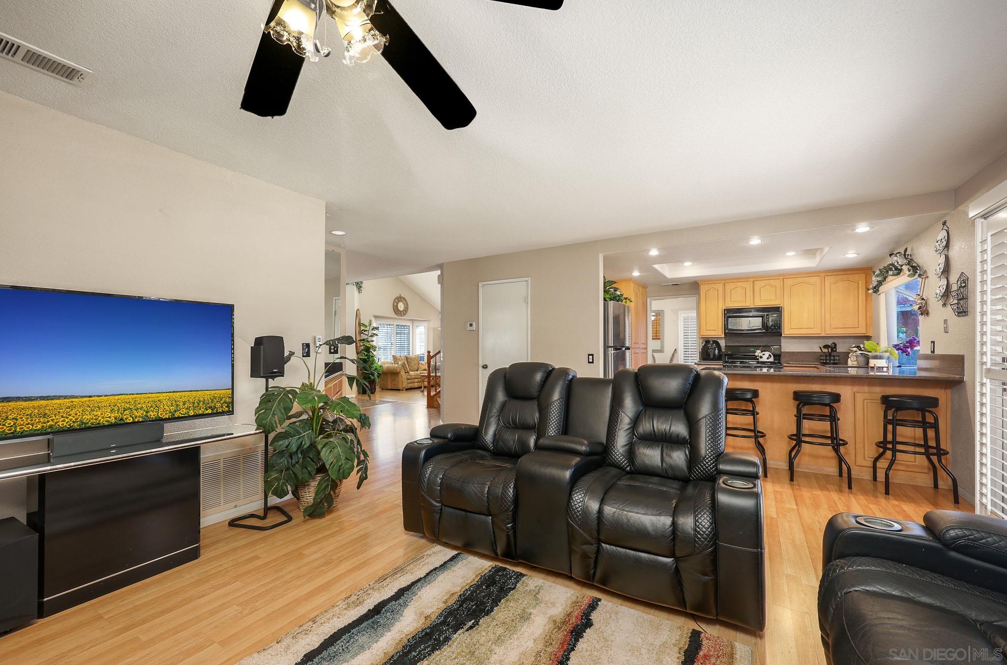 Detail Gallery Image 7 of 42 For 810  Crosspoint Ct, San Diego,  CA 92114 - 4 Beds | 3 Baths