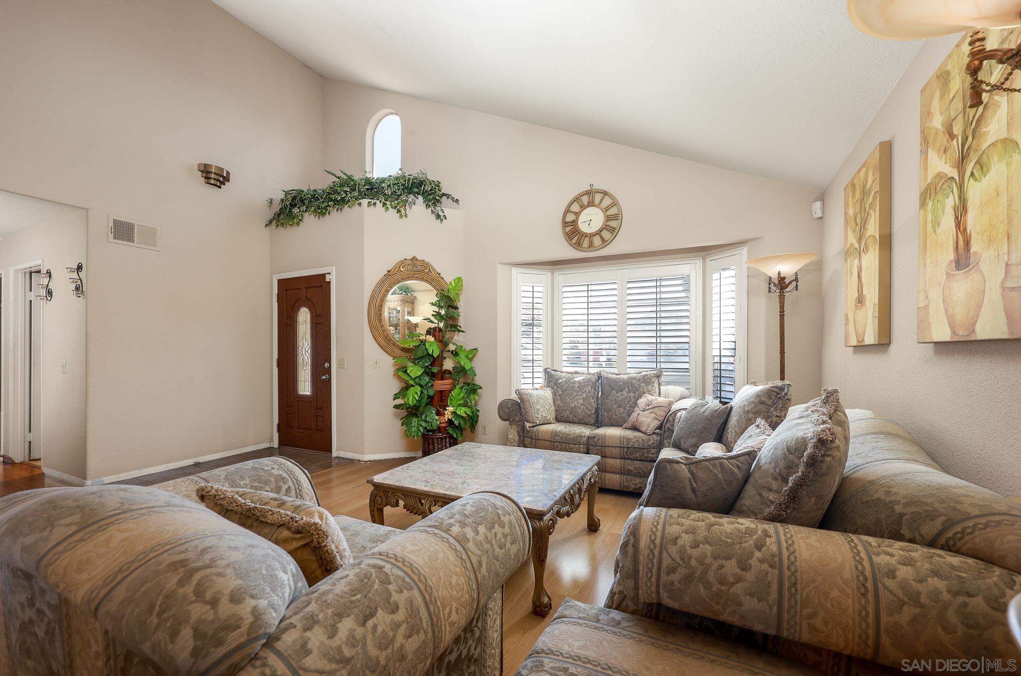 Detail Gallery Image 9 of 42 For 810  Crosspoint Ct, San Diego,  CA 92114 - 4 Beds | 3 Baths