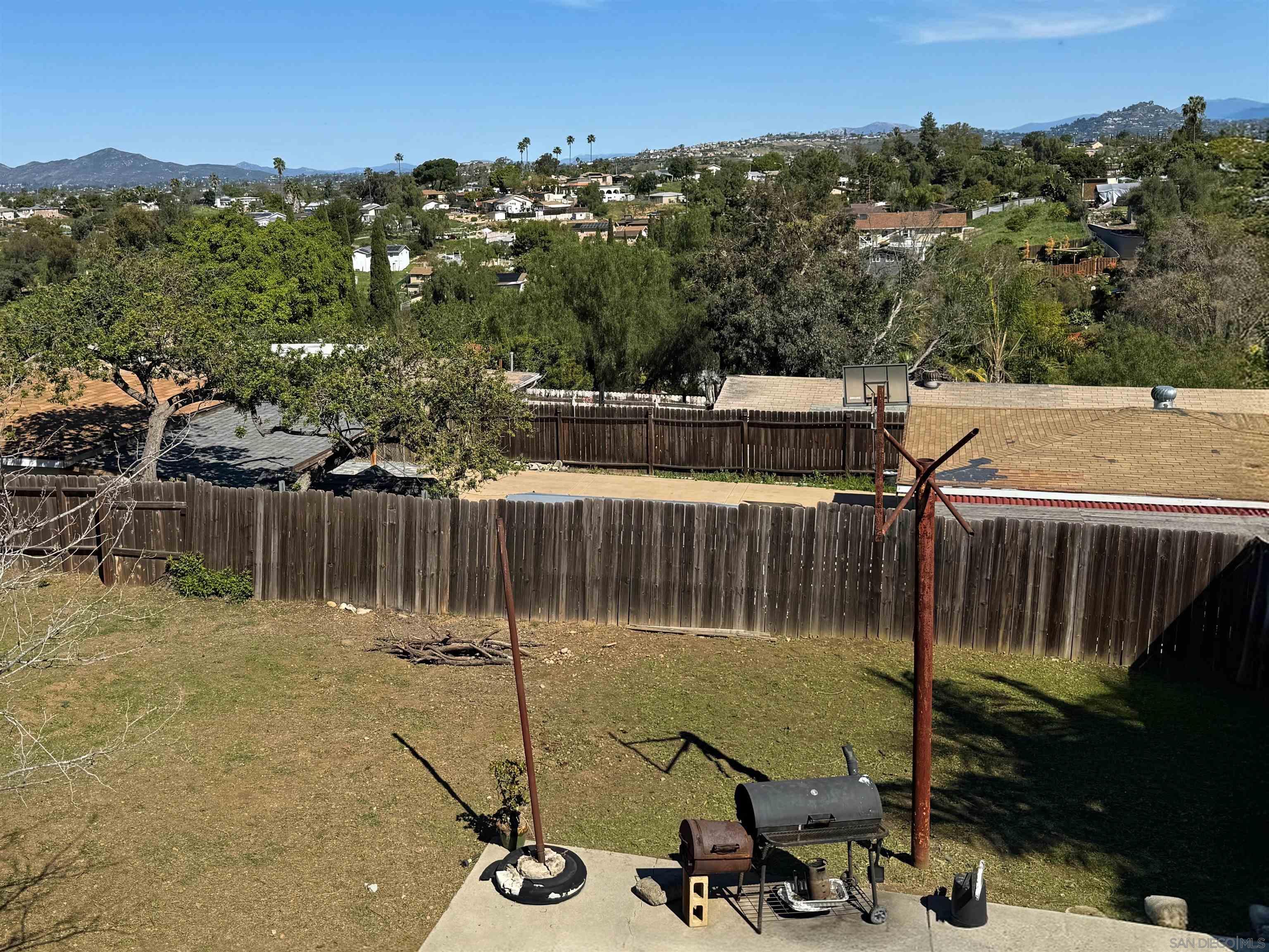 Detail Gallery Image 6 of 7 For 1939  Paradise St, San Diego,  CA 92114 - 5 Beds | 2 Baths