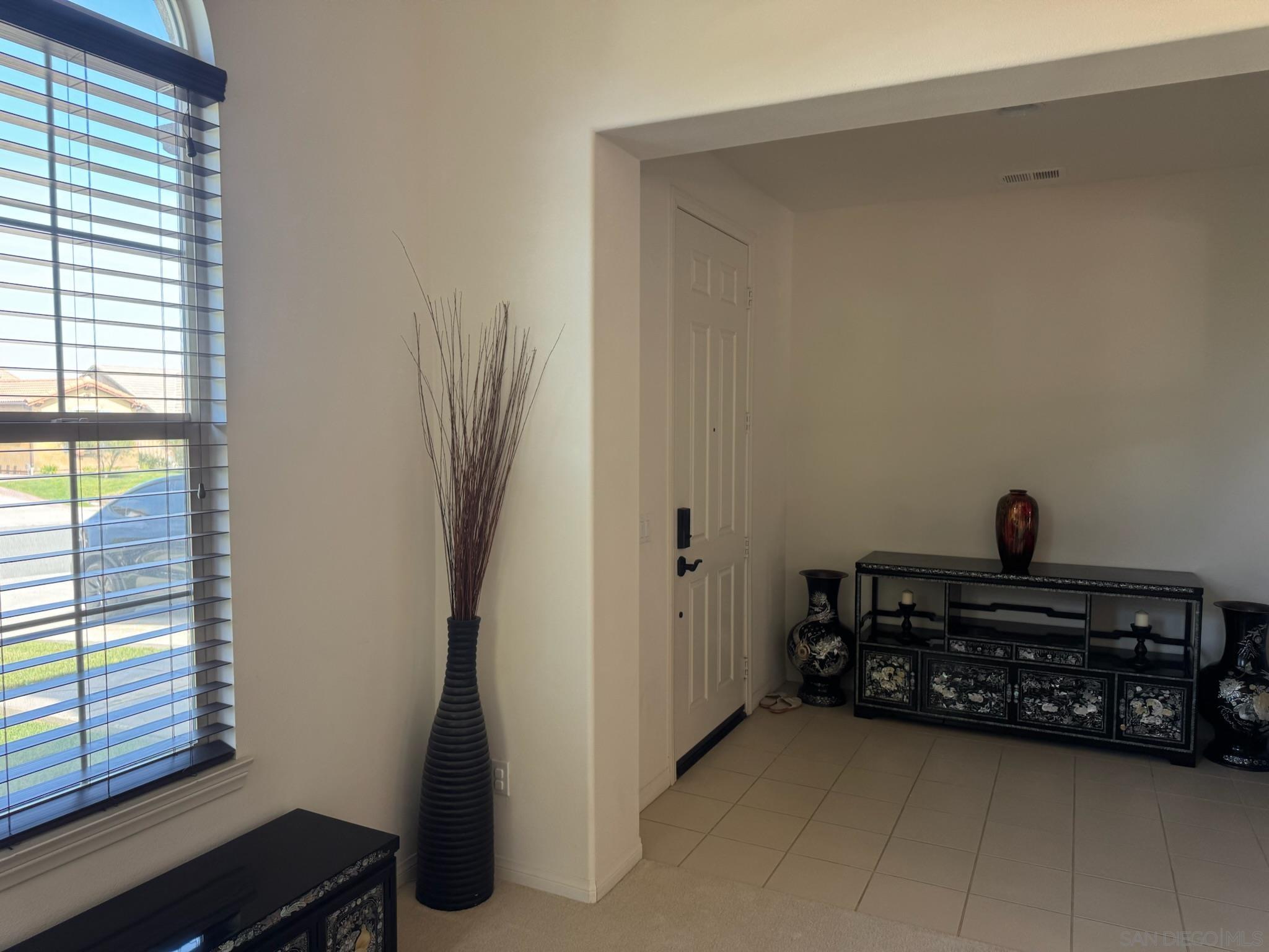 Detail Gallery Image 3 of 45 For 1926  Corte Escena, Chula Vista,  CA 91914 - 5 Beds | 3/1 Baths