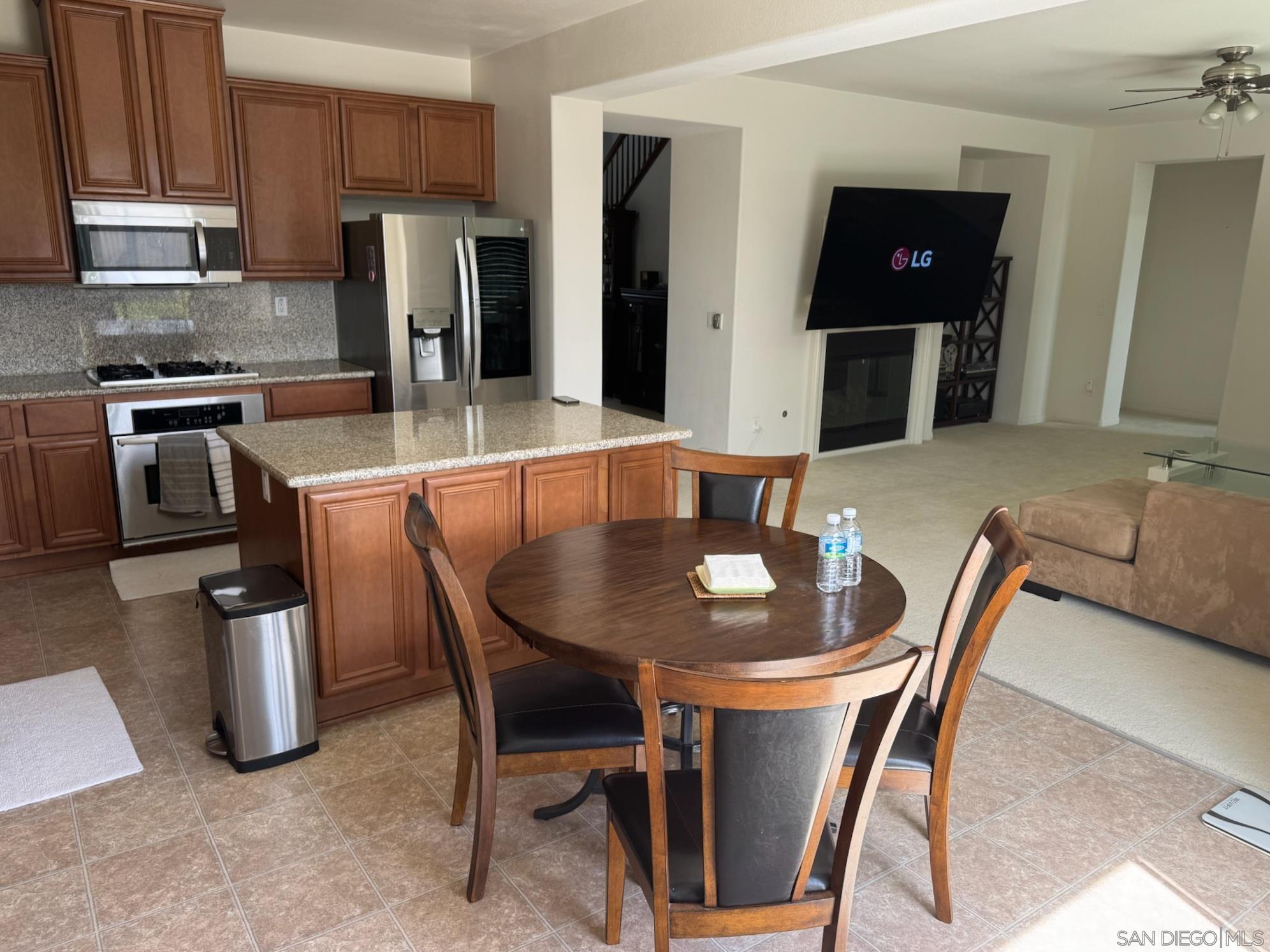 Detail Gallery Image 7 of 45 For 1926  Corte Escena, Chula Vista,  CA 91914 - 5 Beds | 3/1 Baths