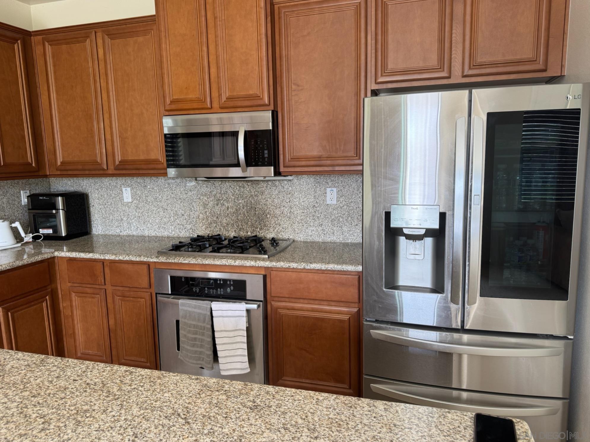 Detail Gallery Image 8 of 45 For 1926  Corte Escena, Chula Vista,  CA 91914 - 5 Beds | 3/1 Baths