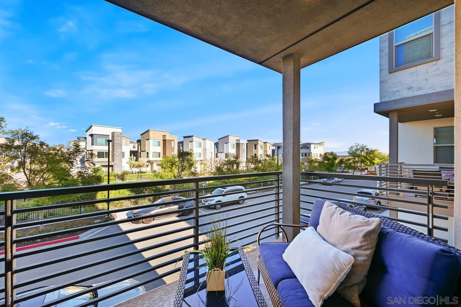 Detail Gallery Image 2 of 27 For 1830  Ascella Dr  #6,  Chula Vista,  CA 91915 - 4 Beds | 3/1 Baths