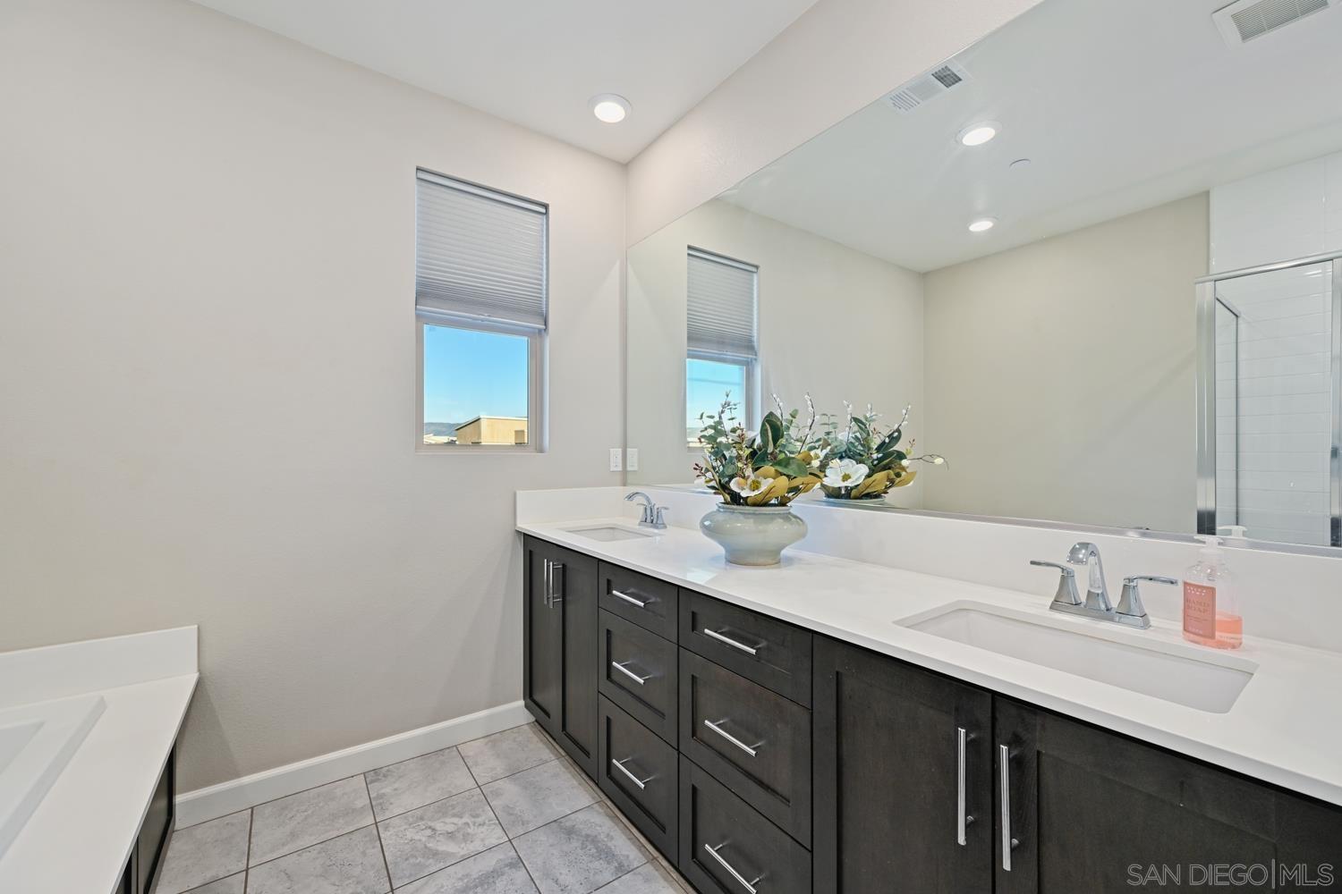 Detail Gallery Image 12 of 27 For 1830  Ascella Dr  #6,  Chula Vista,  CA 91915 - 4 Beds | 3/1 Baths