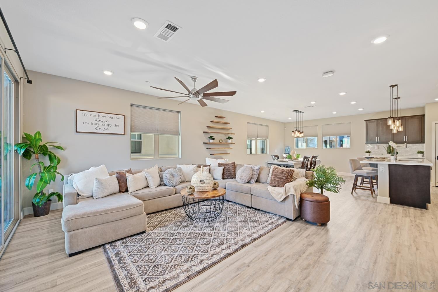 Detail Gallery Image 3 of 27 For 1830  Ascella Dr  #6,  Chula Vista,  CA 91915 - 4 Beds | 3/1 Baths