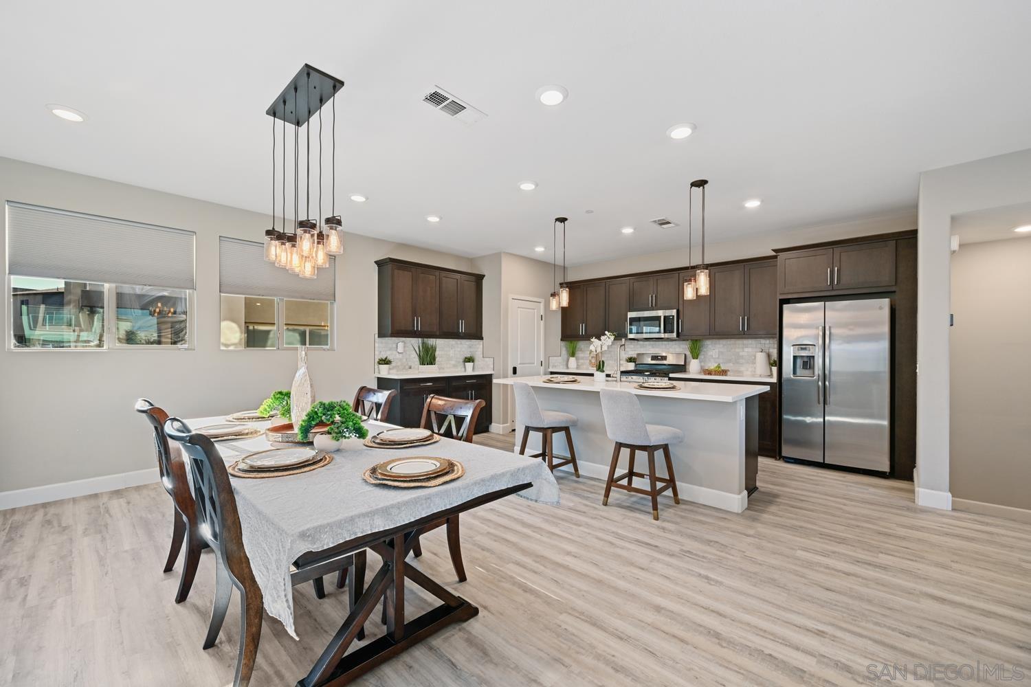 Detail Gallery Image 5 of 27 For 1830  Ascella Dr  #6,  Chula Vista,  CA 91915 - 4 Beds | 3/1 Baths